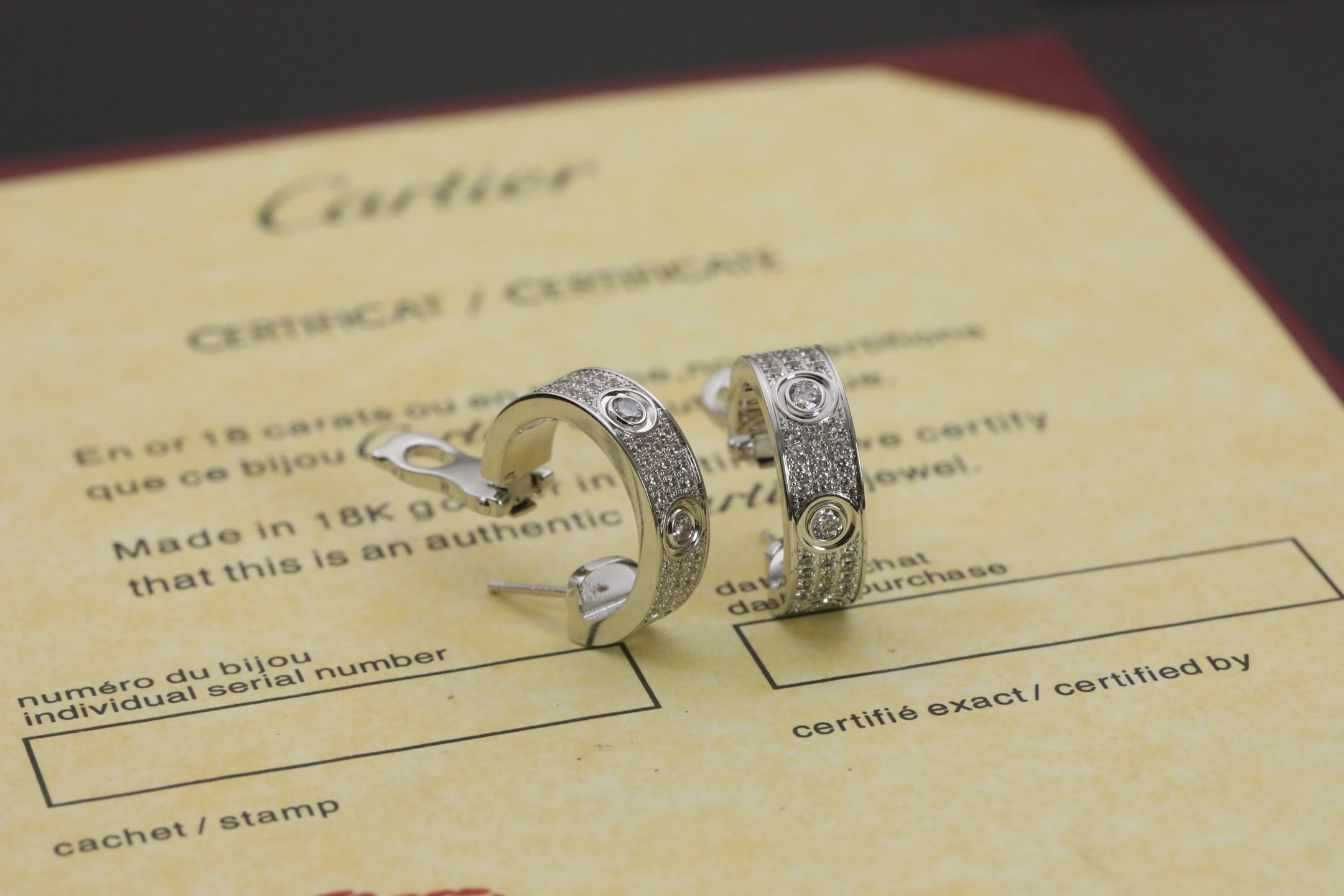 老卡家经典Love螺丝满钻耳环