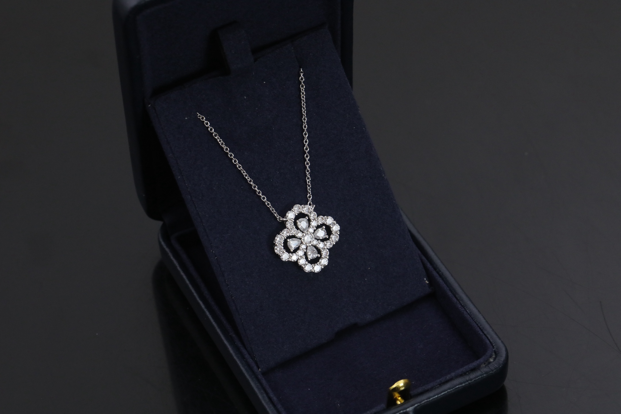 “18K Real Gold Loop Necklace from HW Family’s Diamond Loop Garden Series” - 图片 7