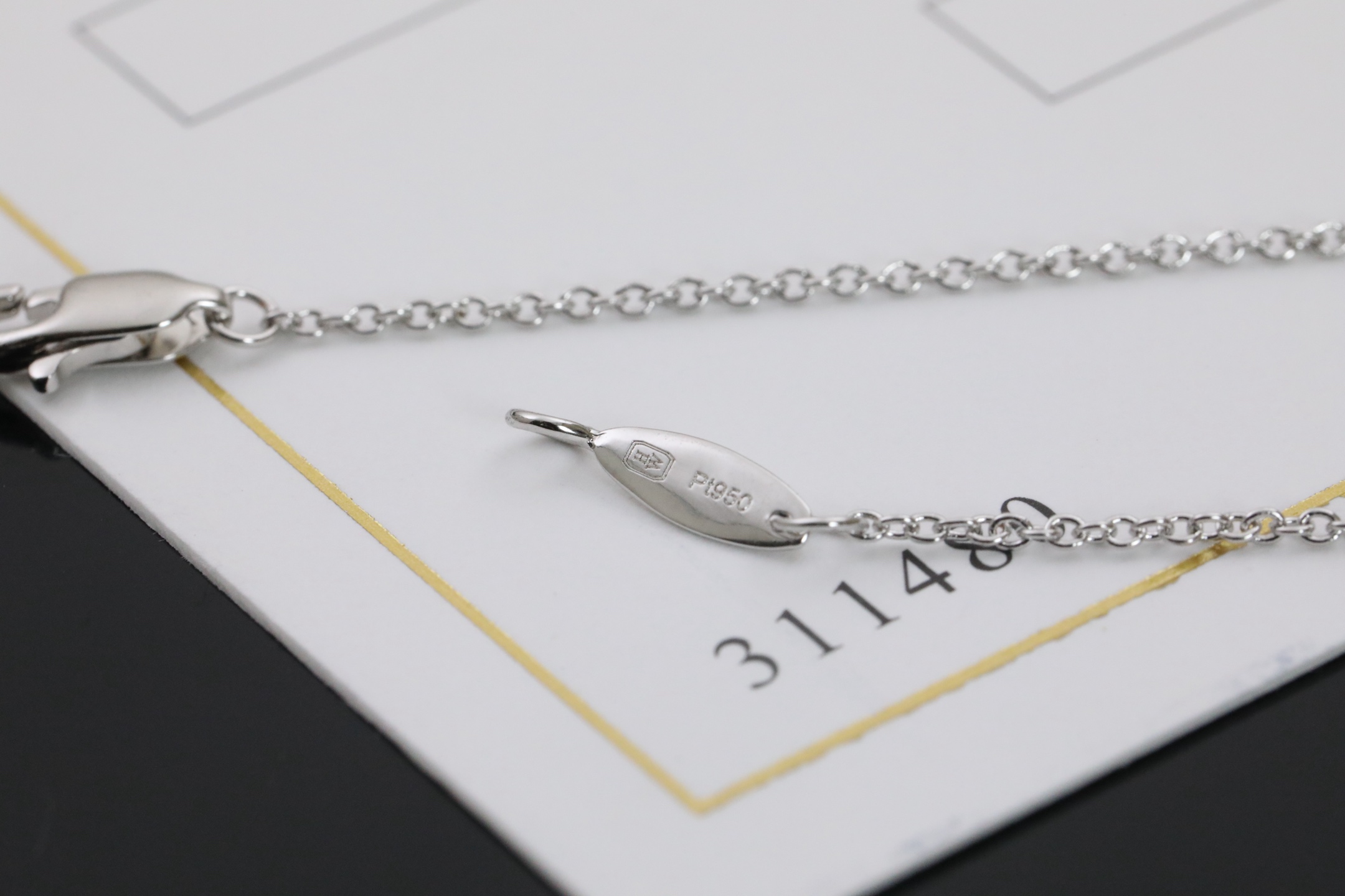 “18K Real Gold Loop Necklace from HW Family’s Diamond Loop Garden Series” - 图片 3