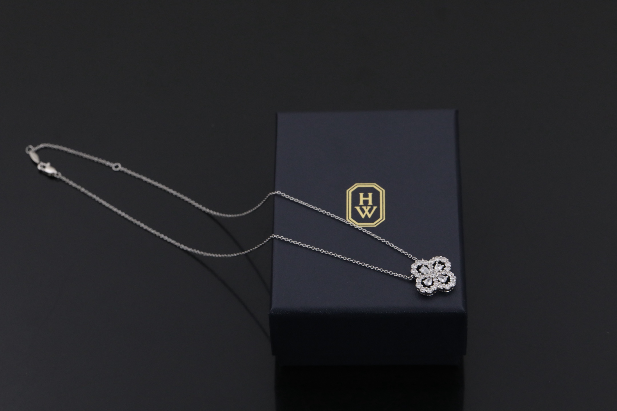 “18K Real Gold Loop Necklace from HW Family’s Diamond Loop Garden Series” - 图片 9