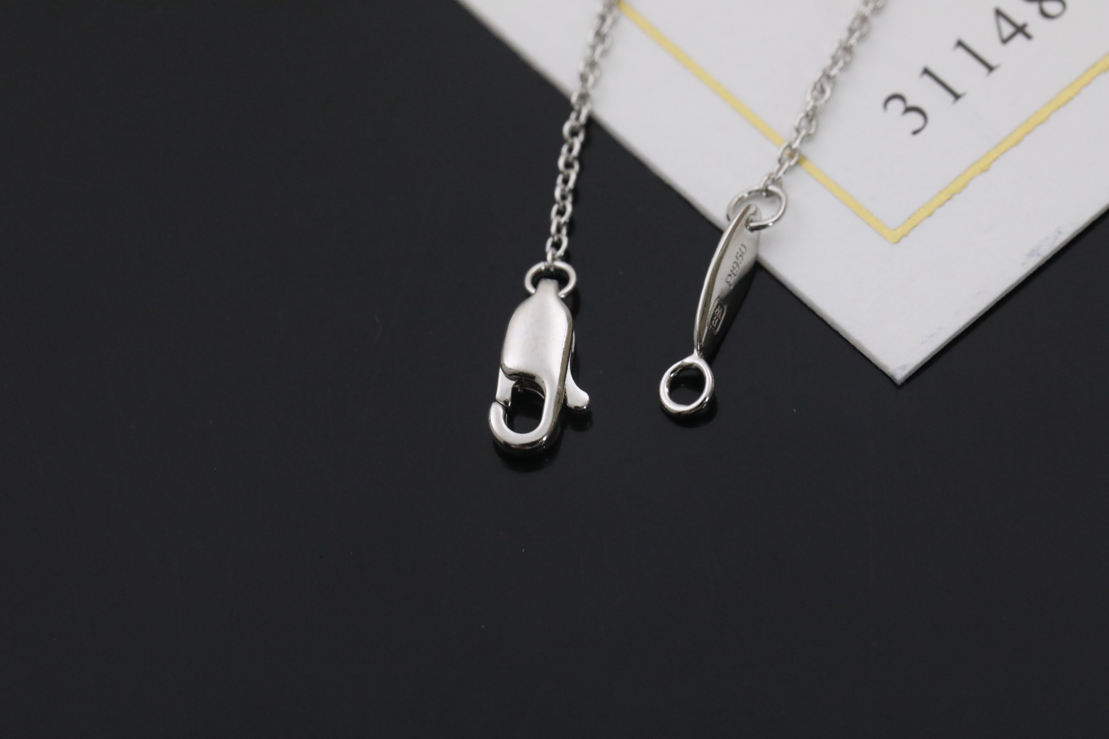 “18K Real Gold Loop Necklace from HW Family’s Diamond Loop Garden Series” - 图片 2