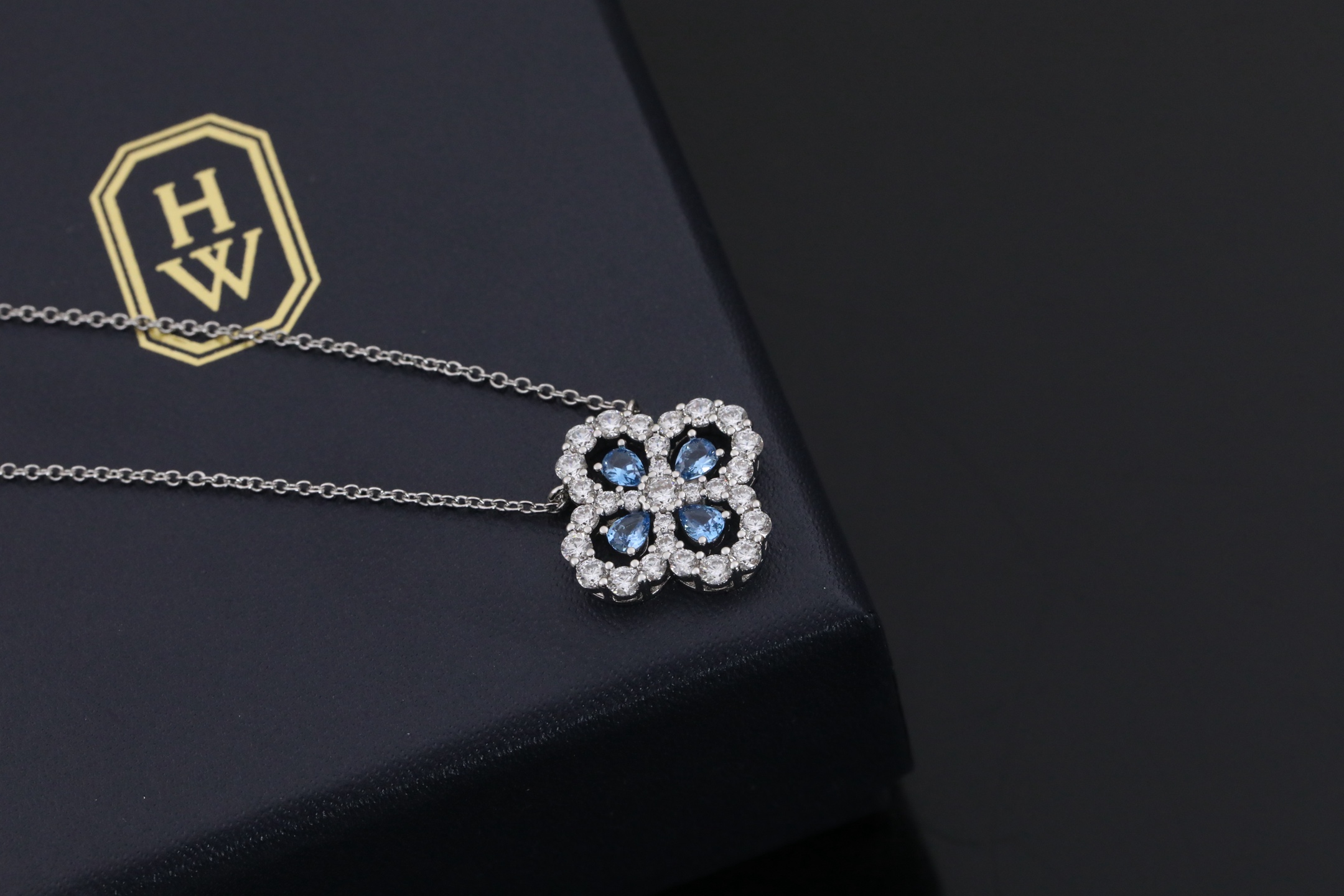 Loop Blue Treasure Necklace: 18K Real-Gold Jewelry Inspired by Legendary Diamond Patterns