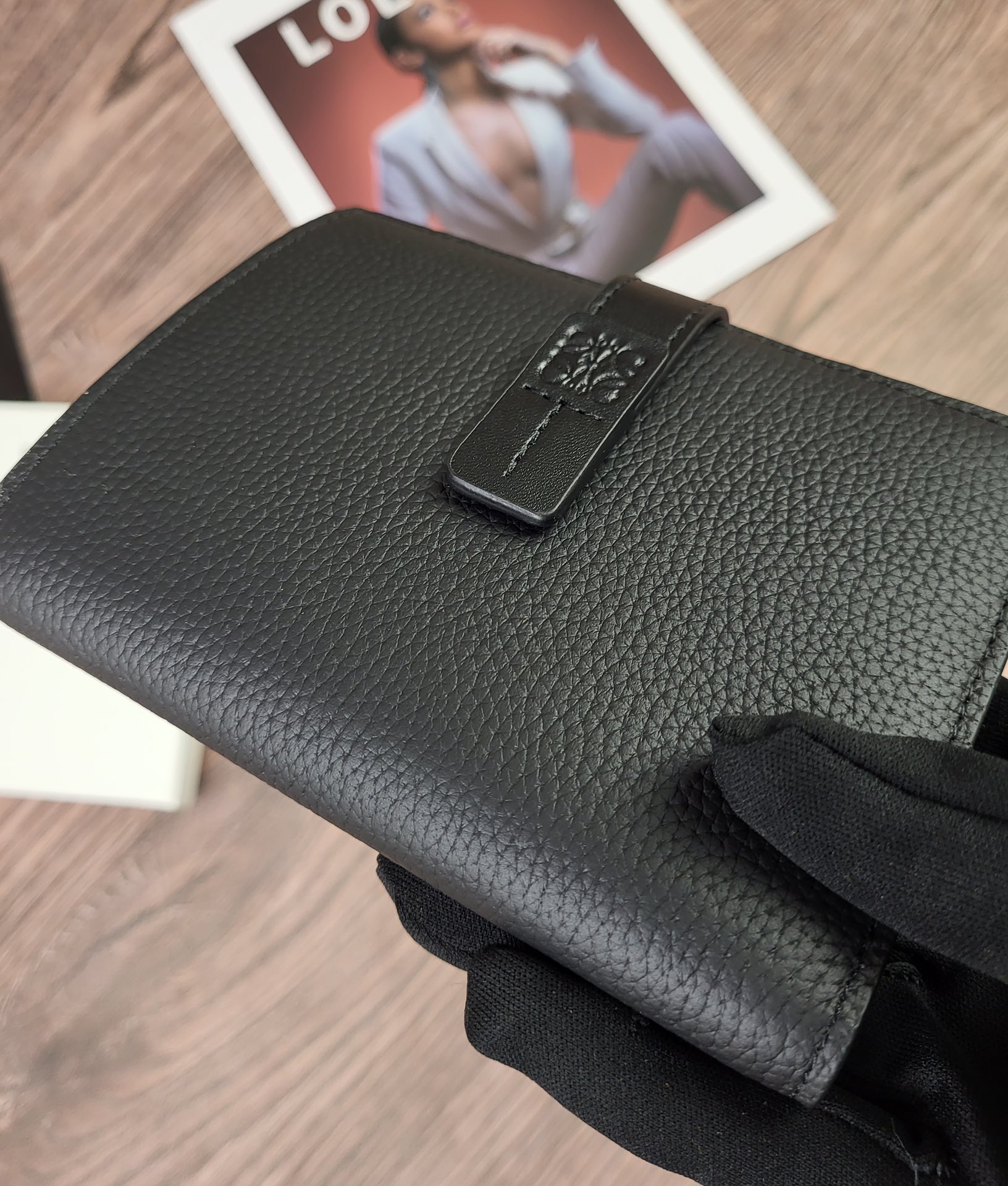 Loewe 罗意威作为皮具世家怎么能不拥有他的钱包了