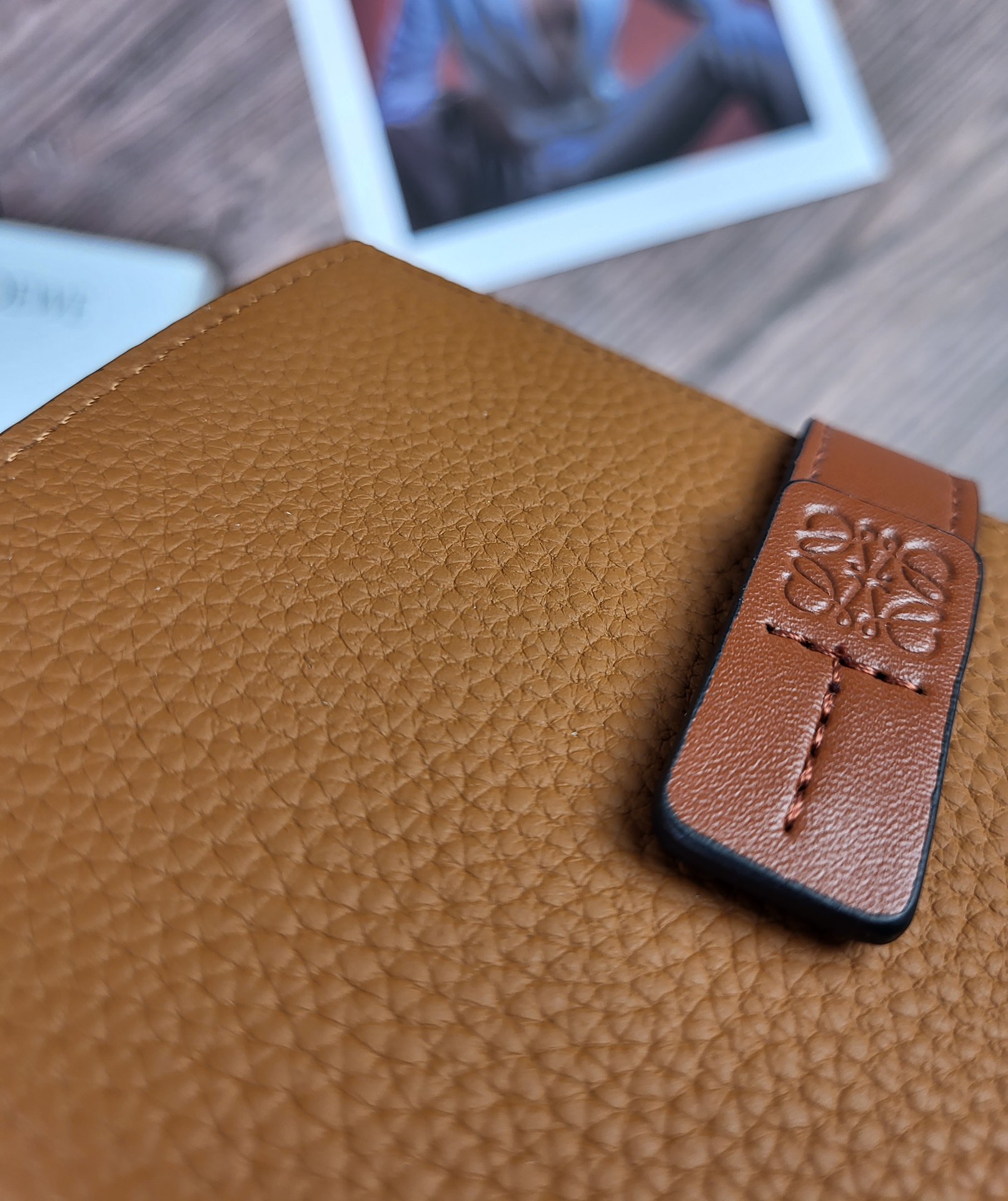 Loewe 罗意威作为皮具世家怎么能不拥有他的钱包了
