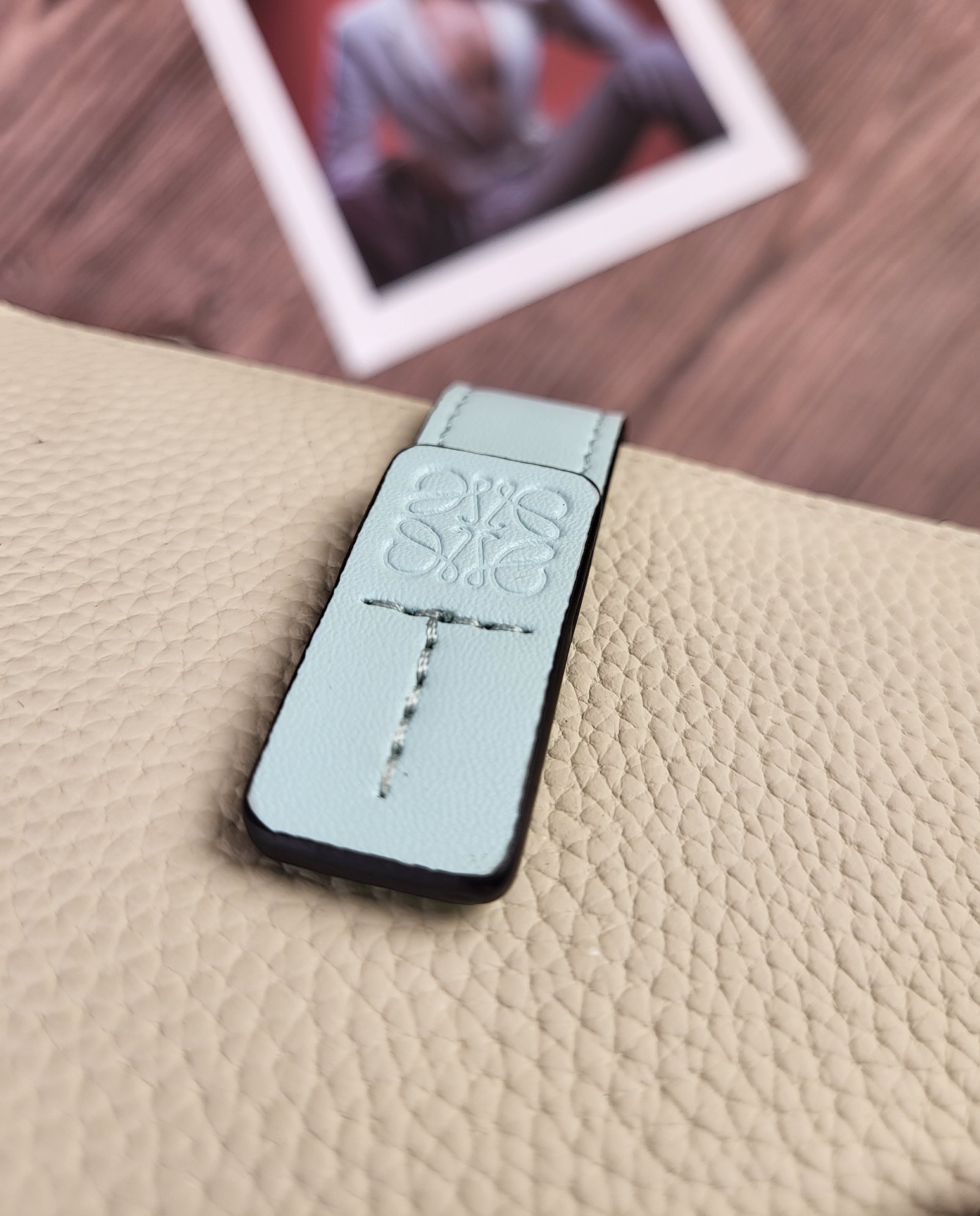 Loewe 罗意威作为皮具世家怎么能不拥有他的钱包了