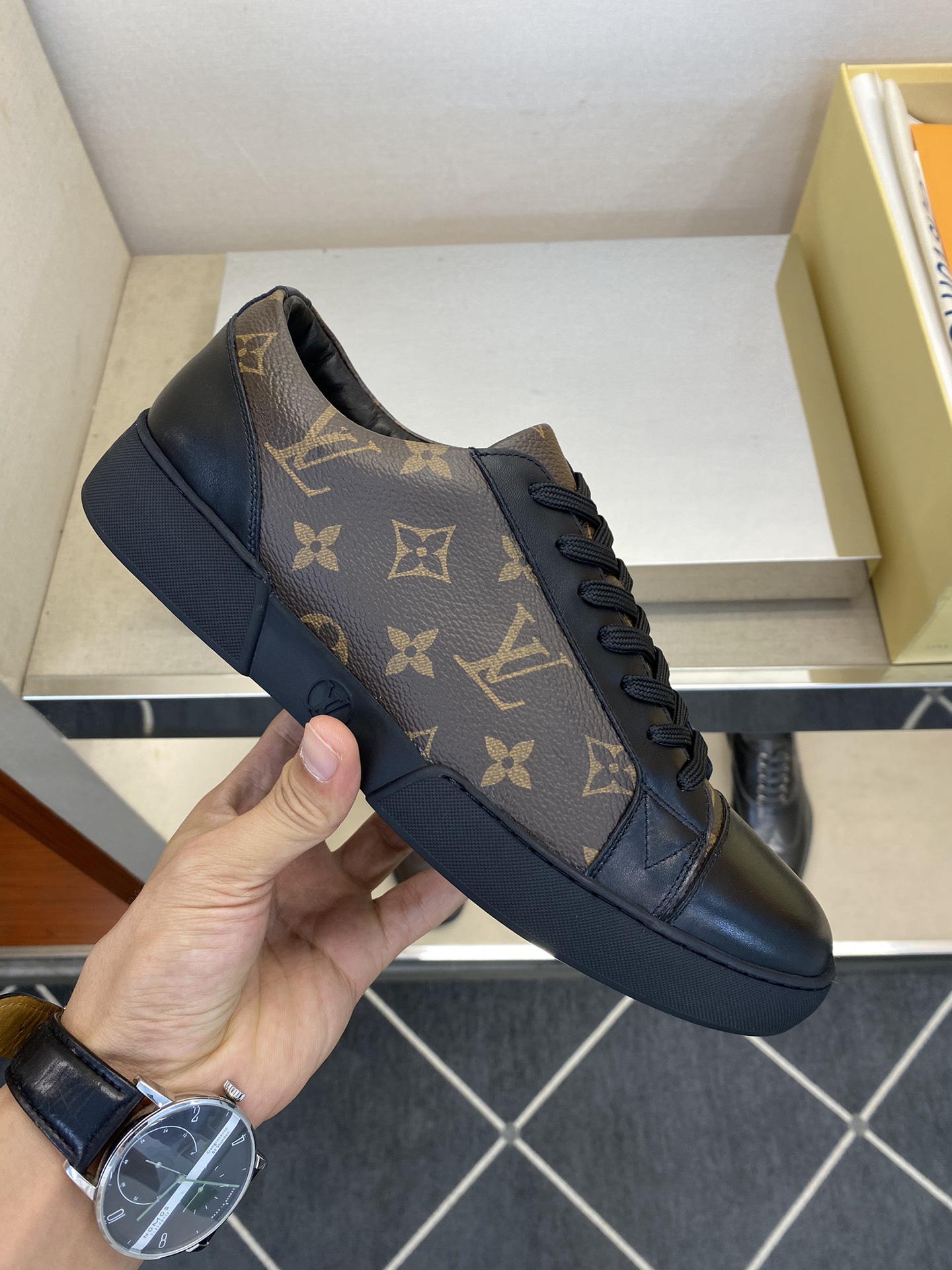 ️LV️高品质顶尖工艺品️男士时尚经典滑板鞋️正码39445一10️同步发售！货！顶级手工艺[强]意大利