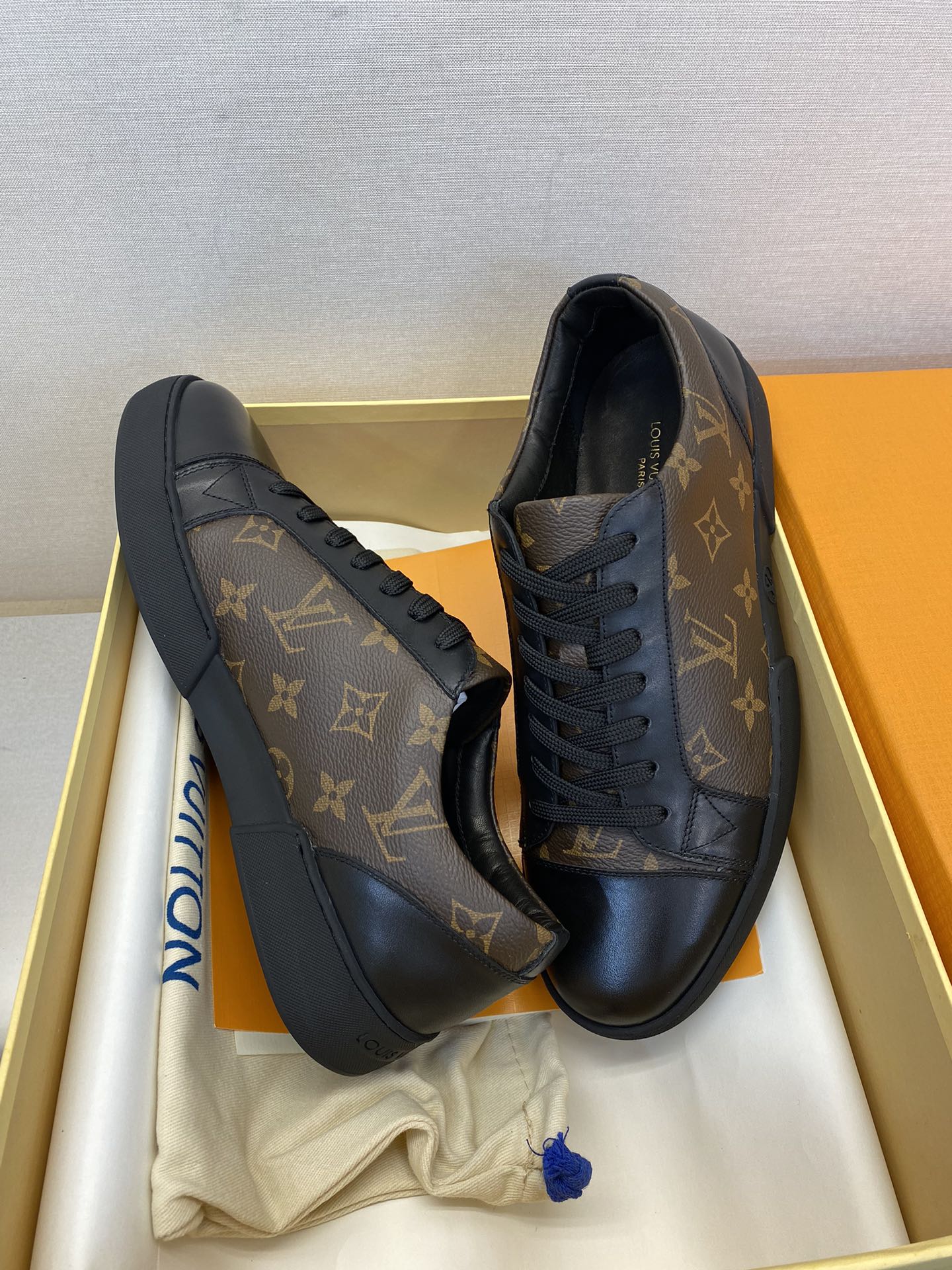 ️LV️高品质顶尖工艺品️男士时尚经典滑板鞋️正码39445一10️同步发售！货！顶级手工艺[强]意大利