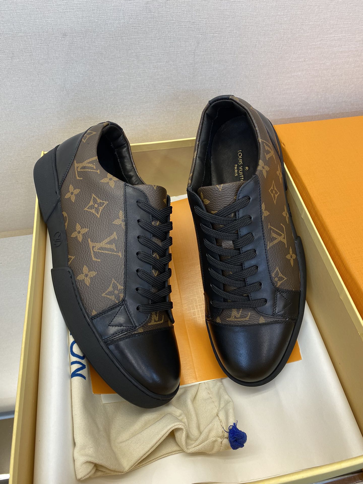 ️LV️高品质顶尖工艺品️男士时尚经典滑板鞋️正码39445一10️同步发售！货！顶级手工艺[强]意大利