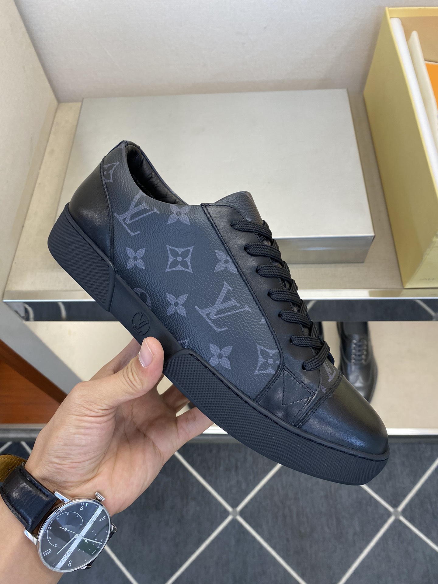 ️LV️高品质顶尖工艺品️男士时尚经典滑板鞋️正码39445一10️同步发售！货！顶级手工艺[强]意大利