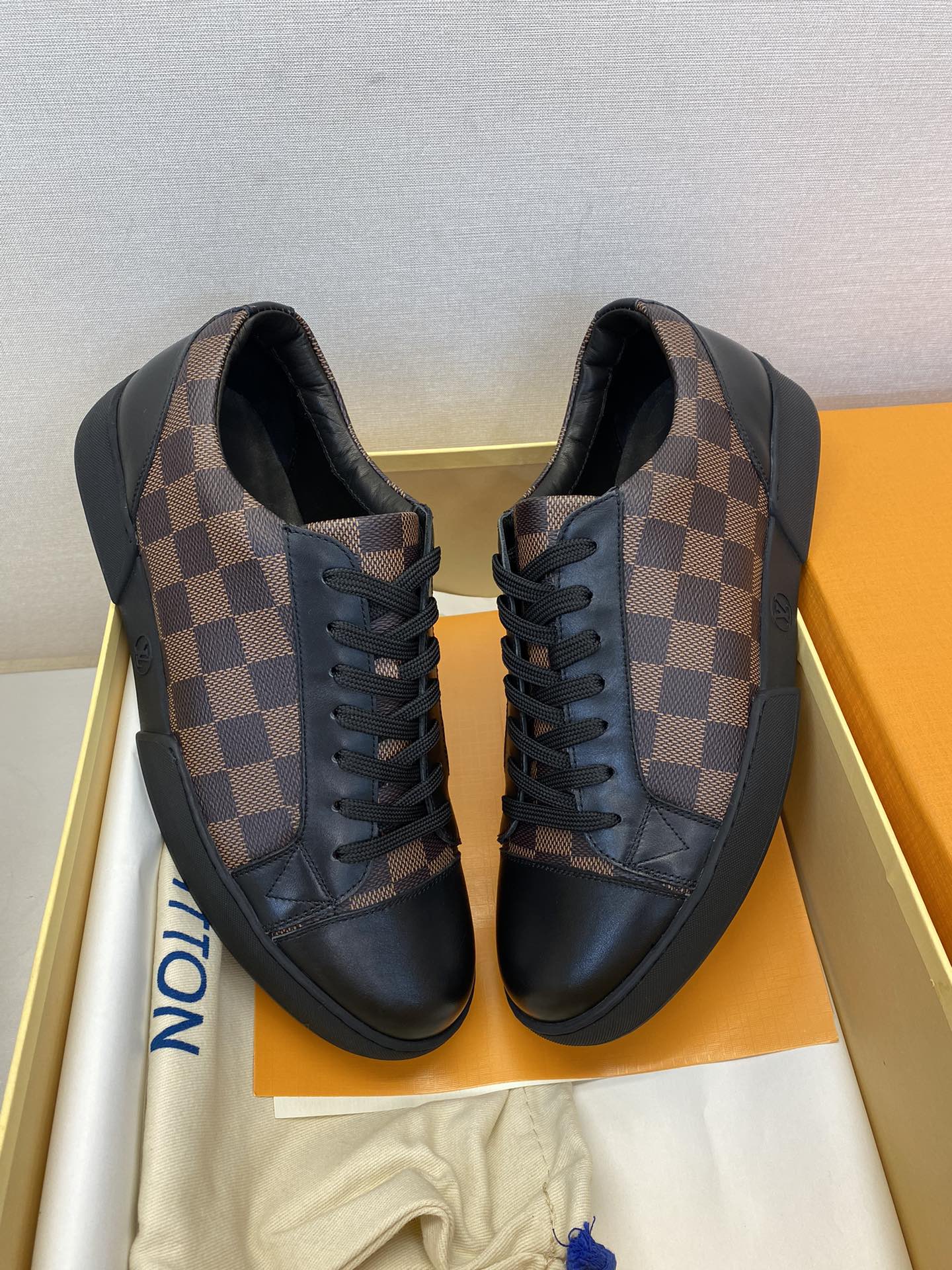 ️LV️高品质顶尖工艺品️男士时尚经典滑板鞋️正码39445一10️同步发售！货！顶级手工艺[强]意大利