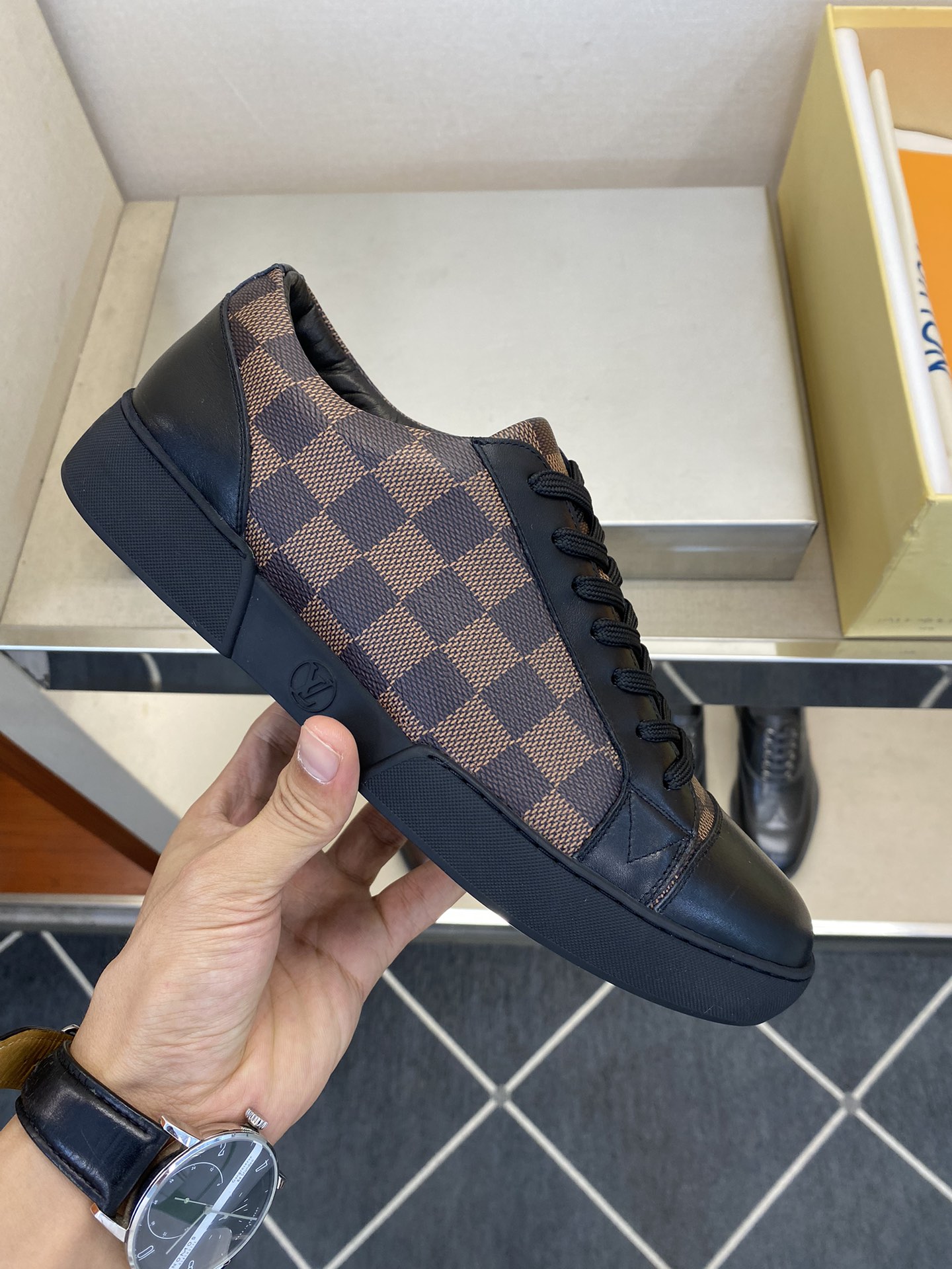 ️LV️高品质顶尖工艺品️男士时尚经典滑板鞋️正码39445一10️同步发售！货！顶级手工艺[强]意大利