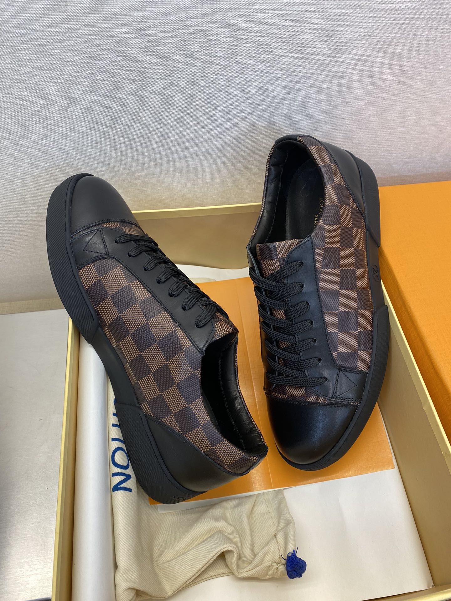 ️LV️高品质顶尖工艺品️男士时尚经典滑板鞋️正码39445一10️同步发售！货！顶级手工艺[强]意大利