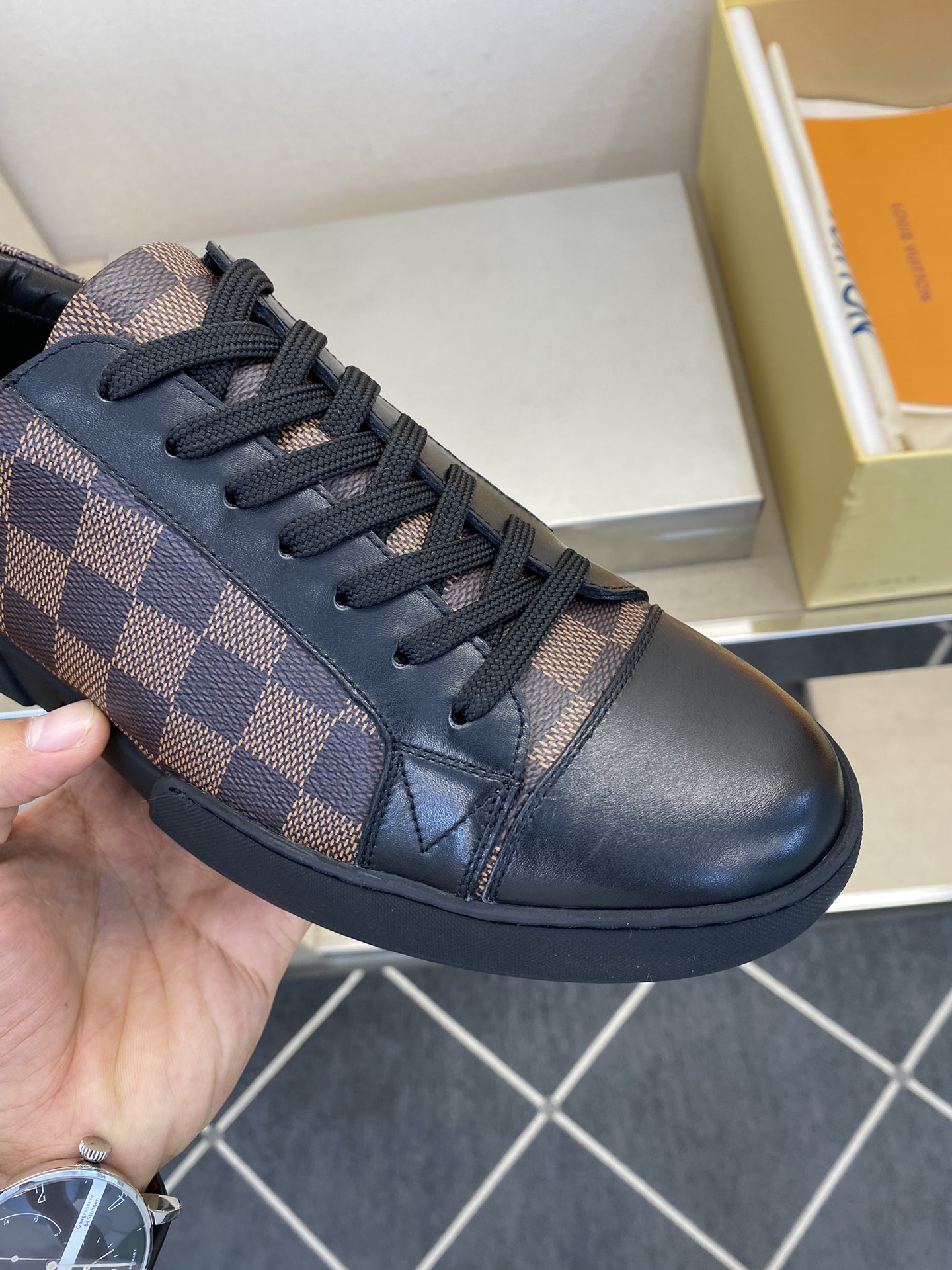 ️LV️高品质顶尖工艺品️男士时尚经典滑板鞋️正码39445一10️同步发售！货！顶级手工艺[强]意大利