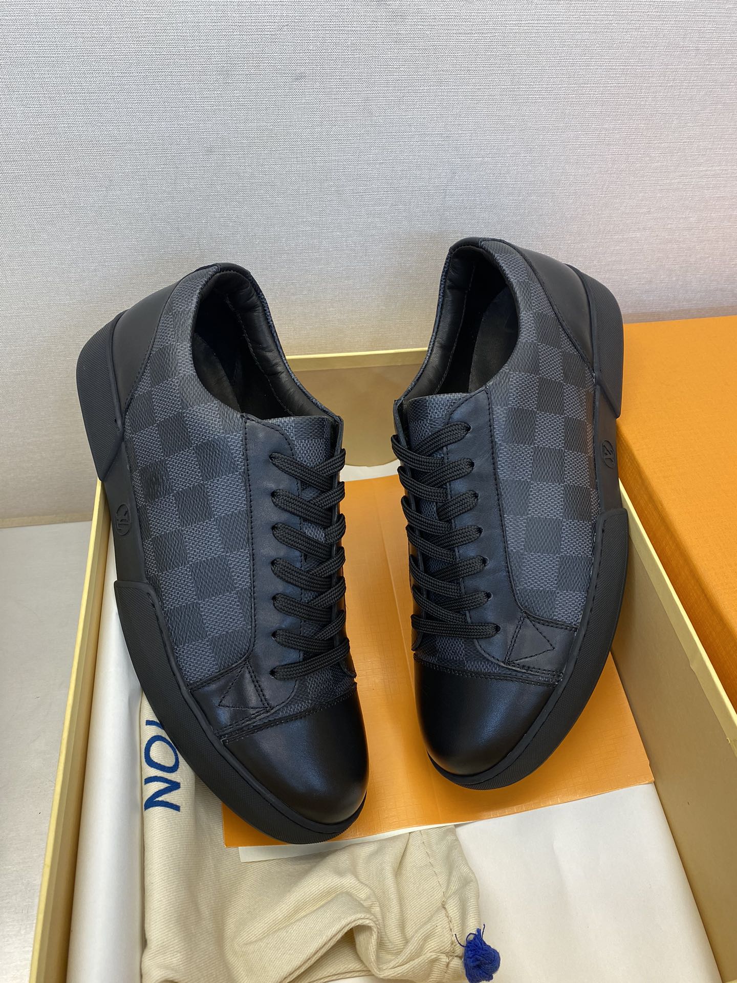 ️LV️高品质顶尖工艺品️男士时尚经典滑板鞋️正码39445一10️同步发售！货！顶级手工艺[强]意大利