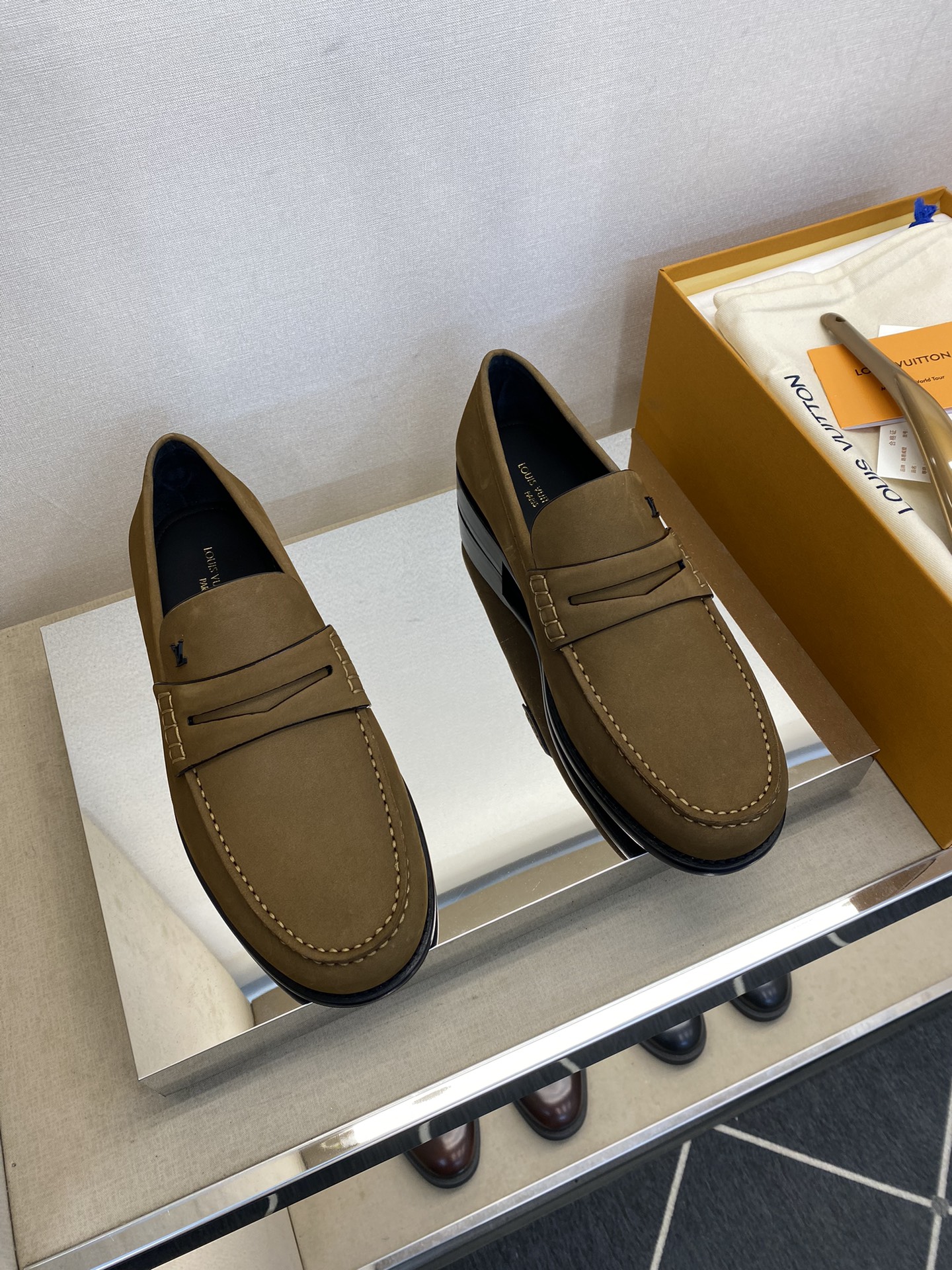 NO:270324,LV Donkey Brand Louis Vuitton Fashionable formal leather sole Correct size 38-44; 45.46 Custom made classic leather shoes!  goods!  [High money to create a template calfskin pressed lychee pattern, not an ordinary material ready-made on the market!  】Top-level handicraft [Strong] Italy imported the raw leather calfskin (super texture and feel), imported specific cement gray calfskin inside, and imported leather with a full leather pie leather large sole!  !  Super ritual sense!  Gentlemanly style!  , louis vuitton, louis vuitton, louis vuitton, cowhide, Leather soles19860909LV 驴牌 路易威登 时尚正装皮底 正码38-44；45.46订做 经典款小皮鞋型！货！【重金打造模版小牛皮压荔纹,并非市场现成材普通材料！】顶级手工艺[强]意大利全面进口原皮料小牛皮(超强质感、手感),内里进口特定水泥灰色小牛皮,全进口皮丕真皮大底！！超级仪式感！绅士风！,,louis vuitton,louis vuitton,louis vuitton,cowhide,Leather soles,Men's shoes