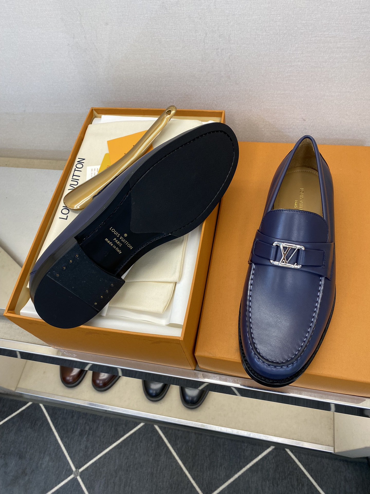 L*V 高品質小牛皮シューズ - クラシックな紳士靴