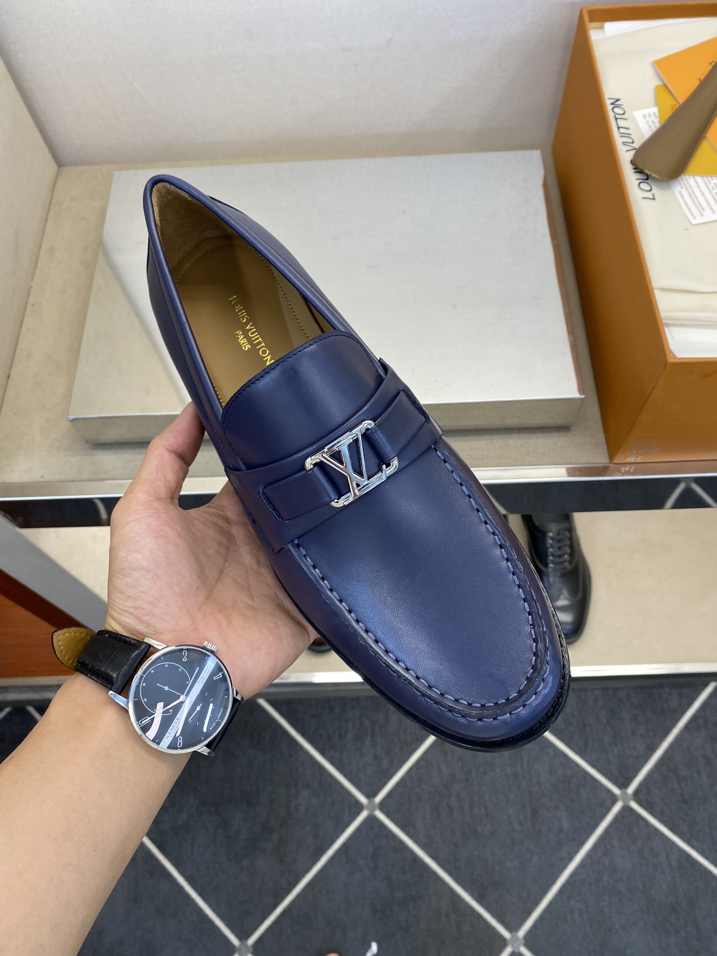 L*V 高品質小牛皮シューズ - クラシックな紳士靴