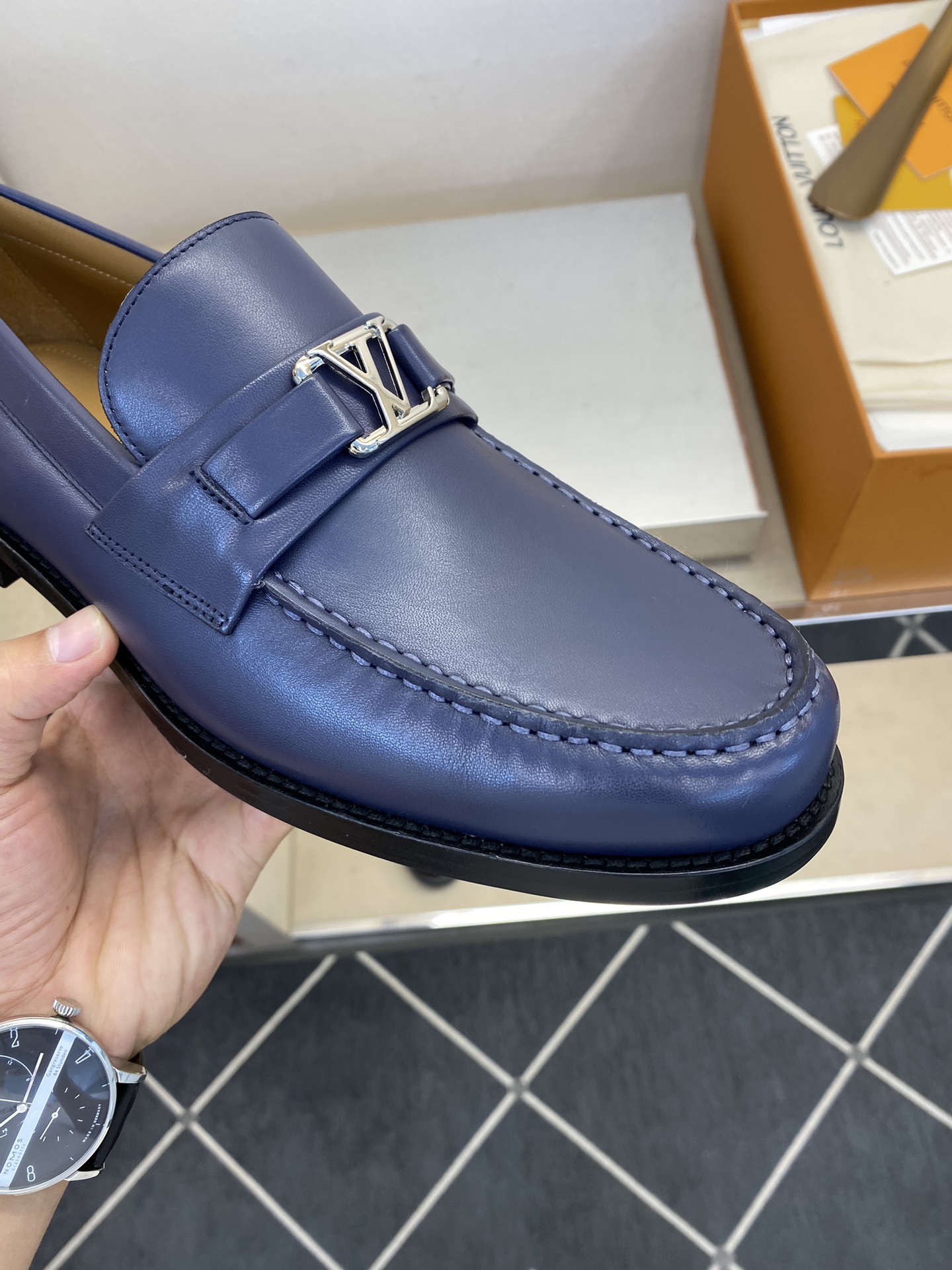 L*V 高品質小牛皮シューズ - クラシックな紳士靴