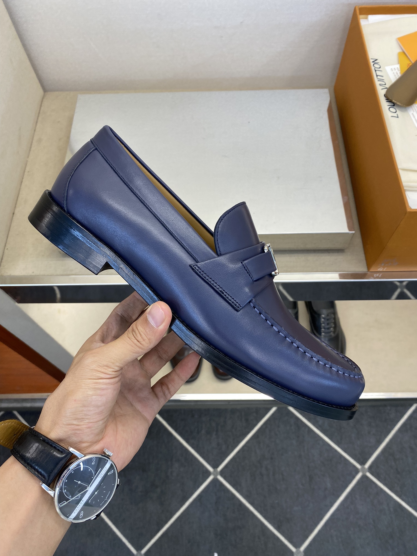 L*V 高品質小牛皮シューズ - クラシックな紳士靴