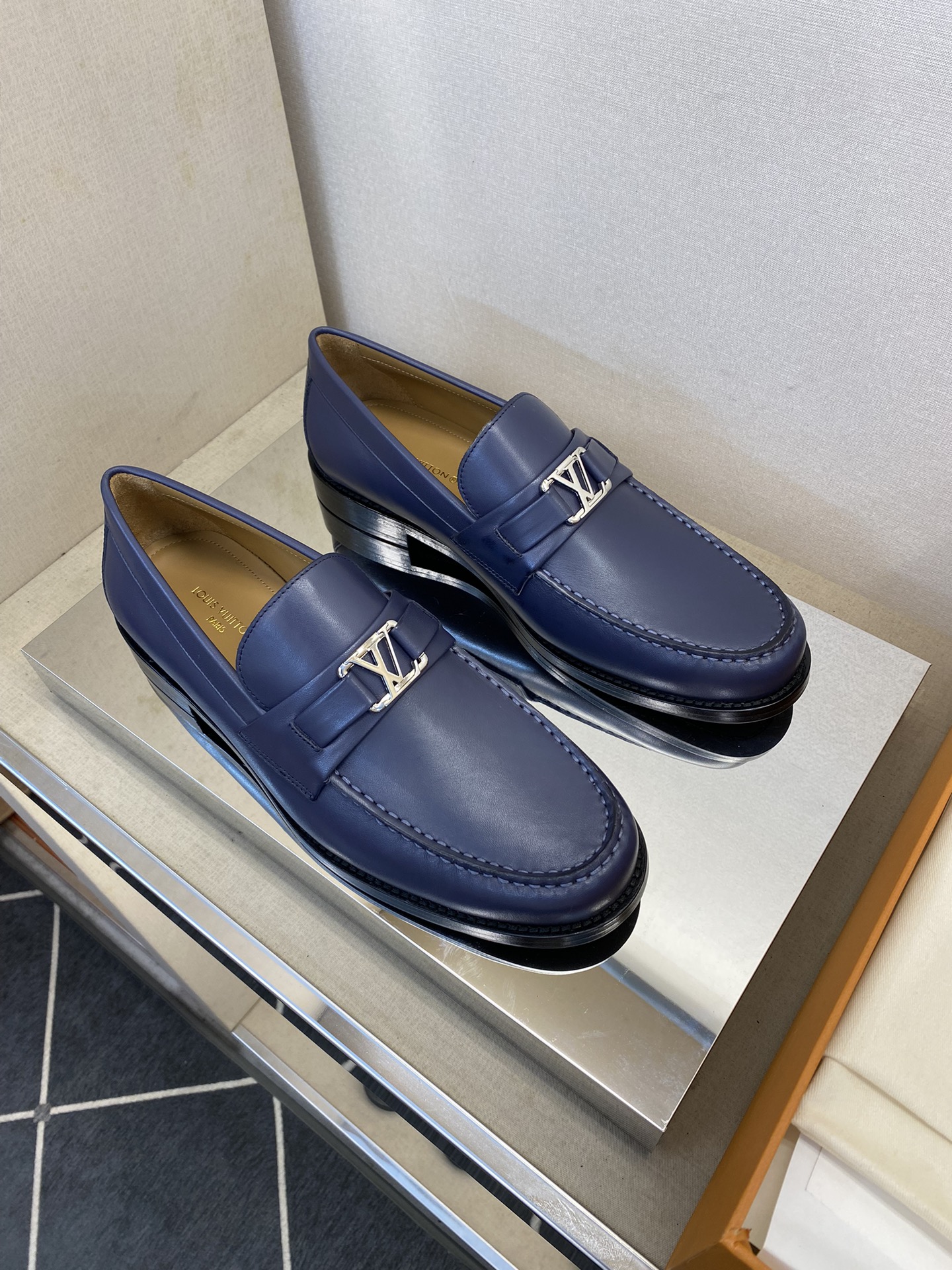 L*V 高品質小牛皮シューズ - クラシックな紳士靴