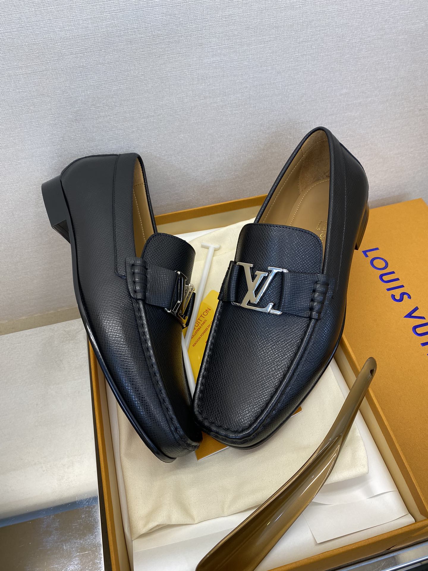 L*V独家高品スタイリッシュレザーシューズ