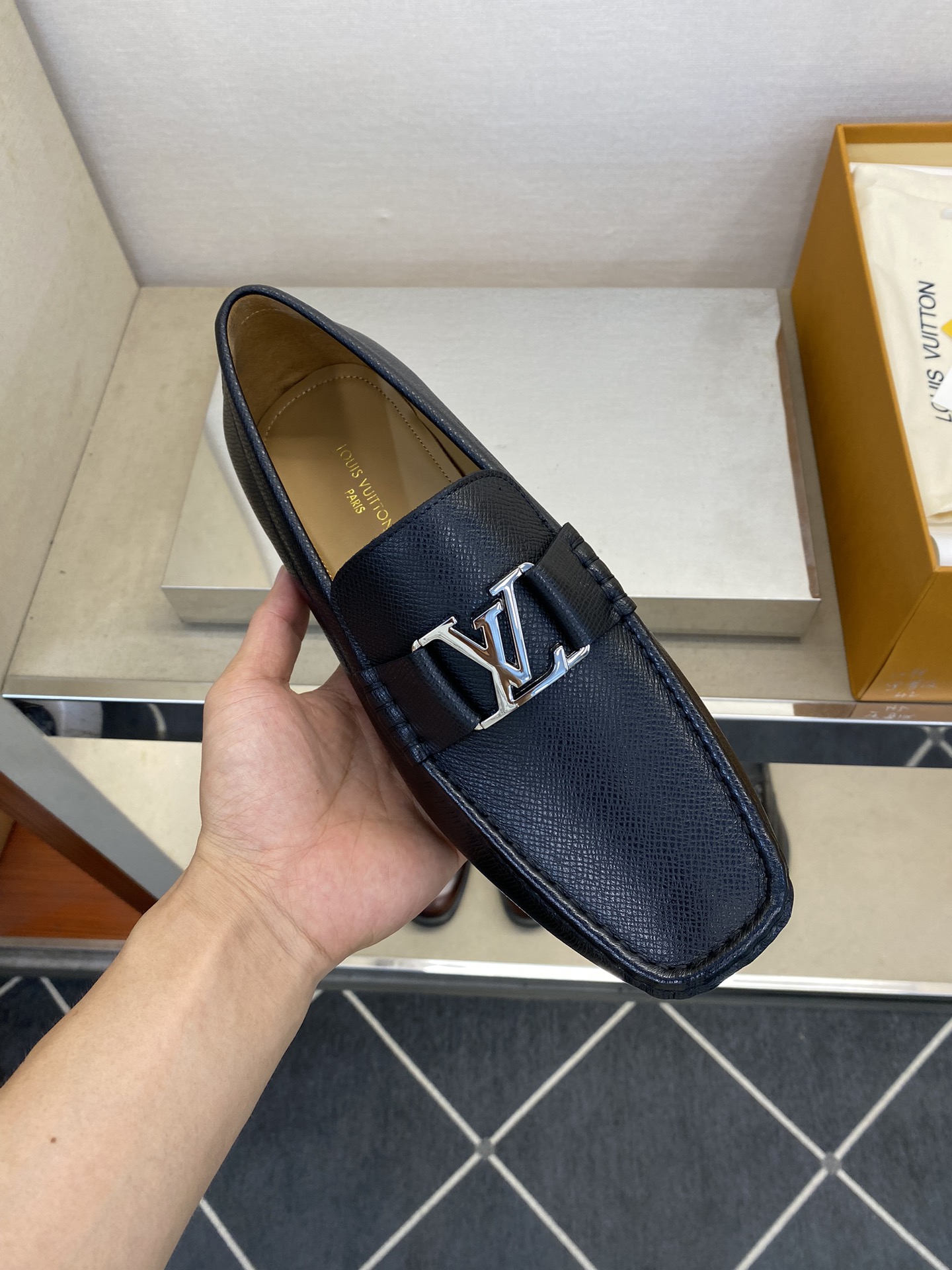 L*V独家高品スタイリッシュレザーシューズ