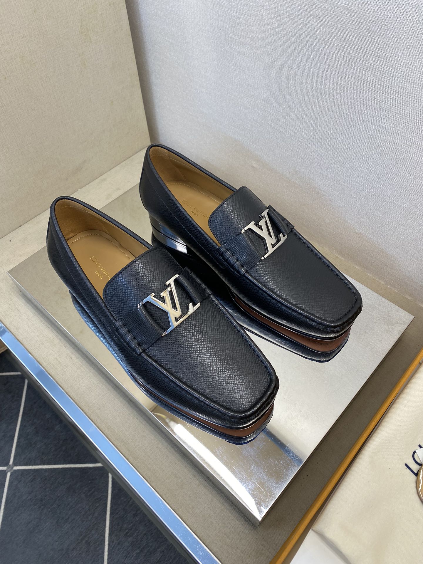 L*V独家高品スタイリッシュレザーシューズ