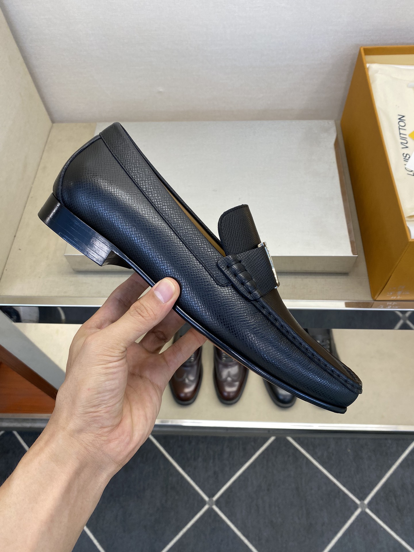 L*V独家高品スタイリッシュレザーシューズ