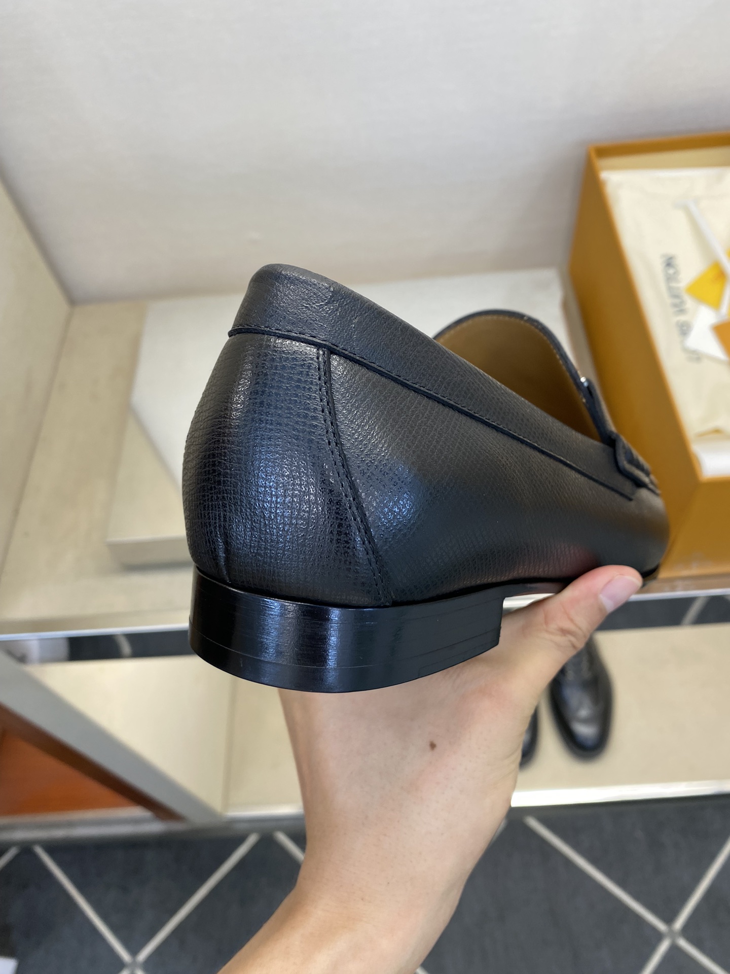 L*V独家高品スタイリッシュレザーシューズ