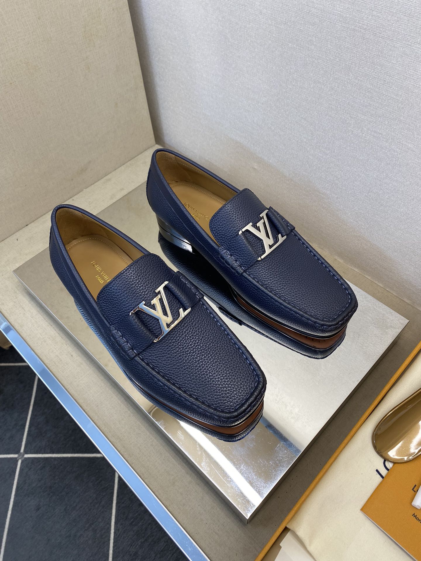 L*V 高品質ドレスシューズ - イタリア製牛革使用