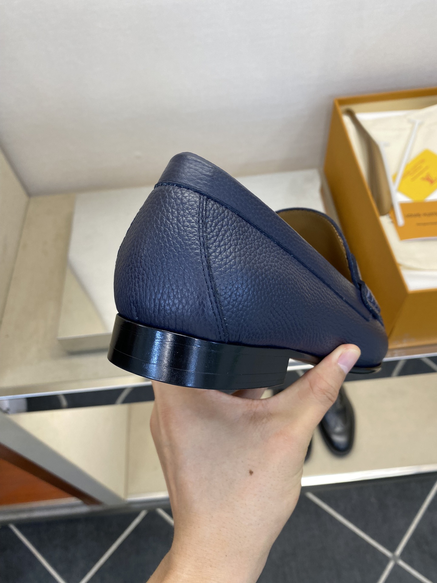 L*V 高品質ドレスシューズ - イタリア製牛革使用