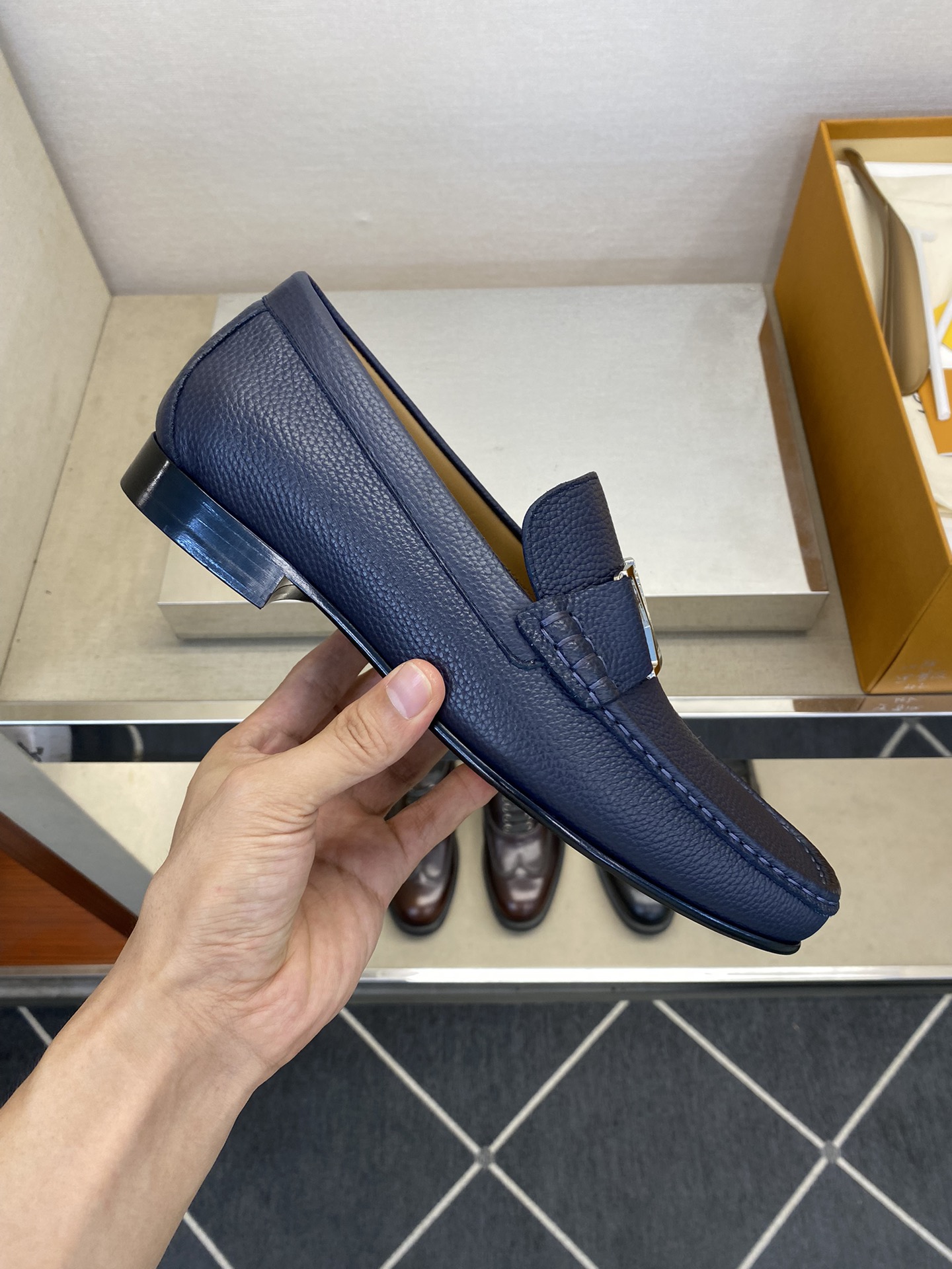 L*V 高品質ドレスシューズ - イタリア製牛革使用