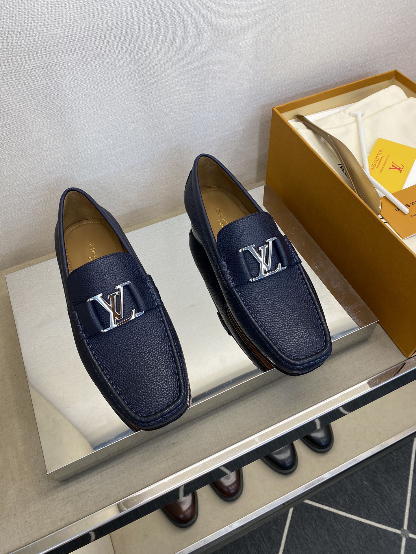 L*V 高品質ドレスシューズ - イタリア製牛革使用