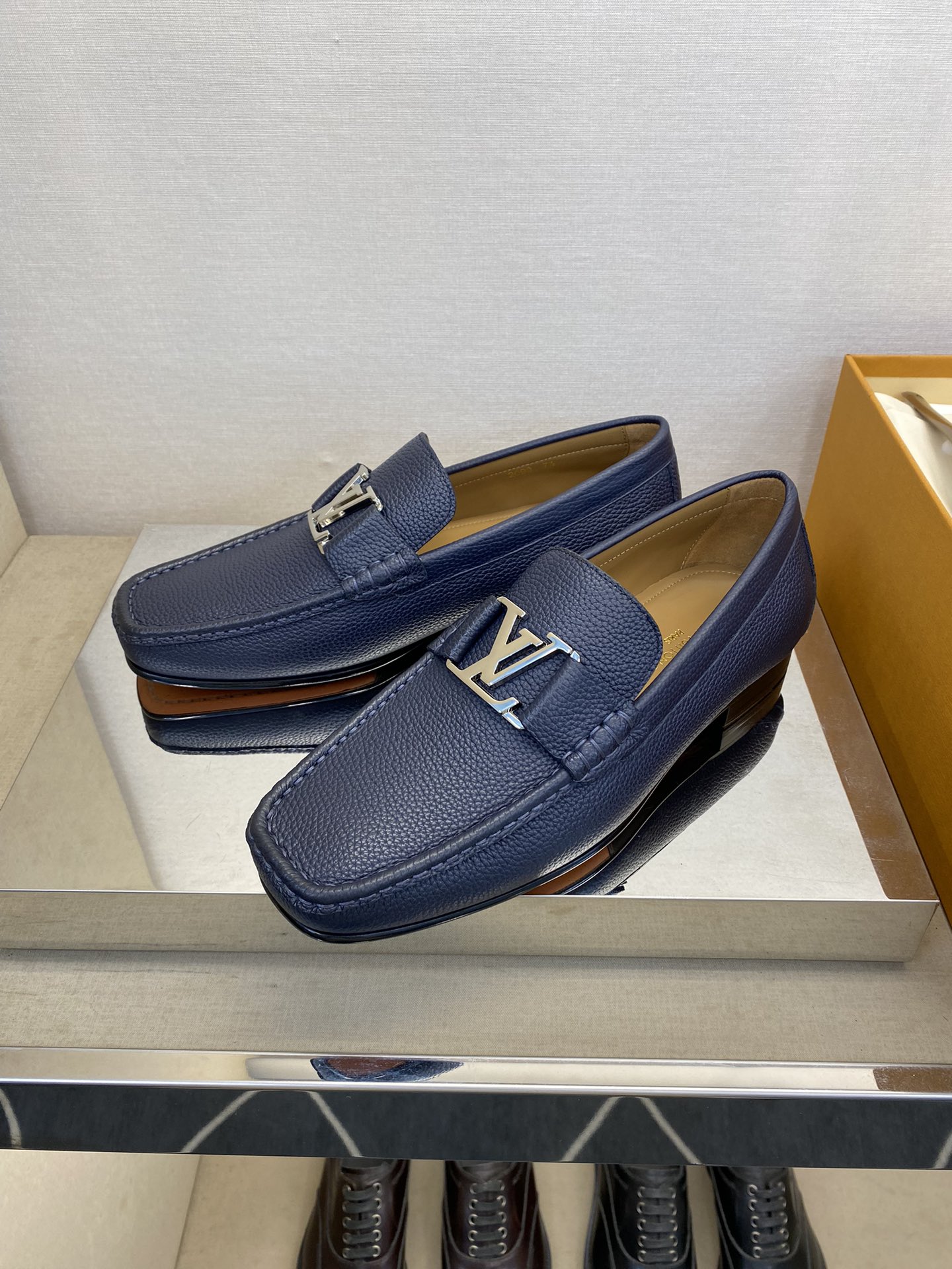 L*V 高品質ドレスシューズ - イタリア製牛革使用