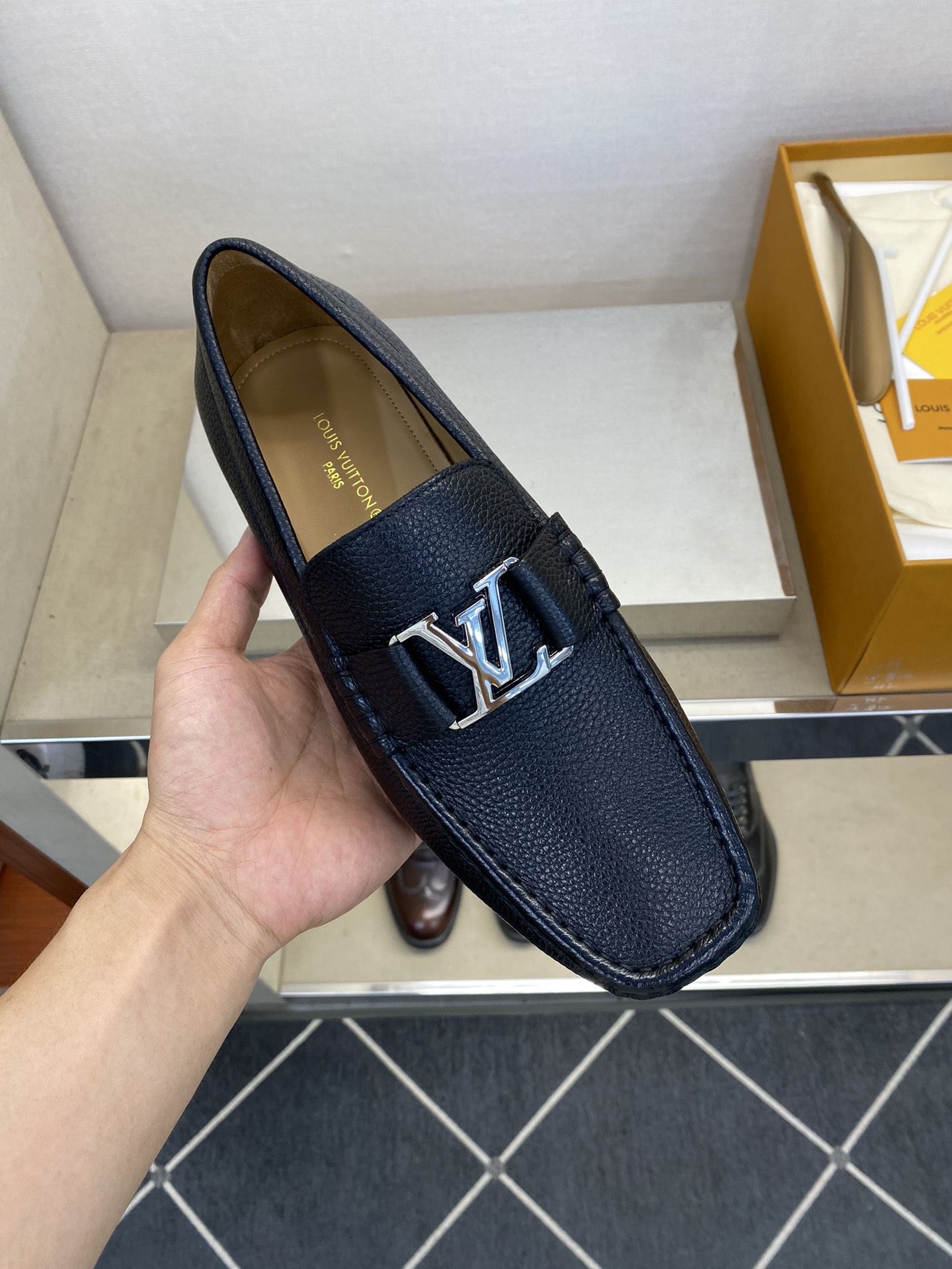 L*V独家高品スタイリッシュレザーシューズ