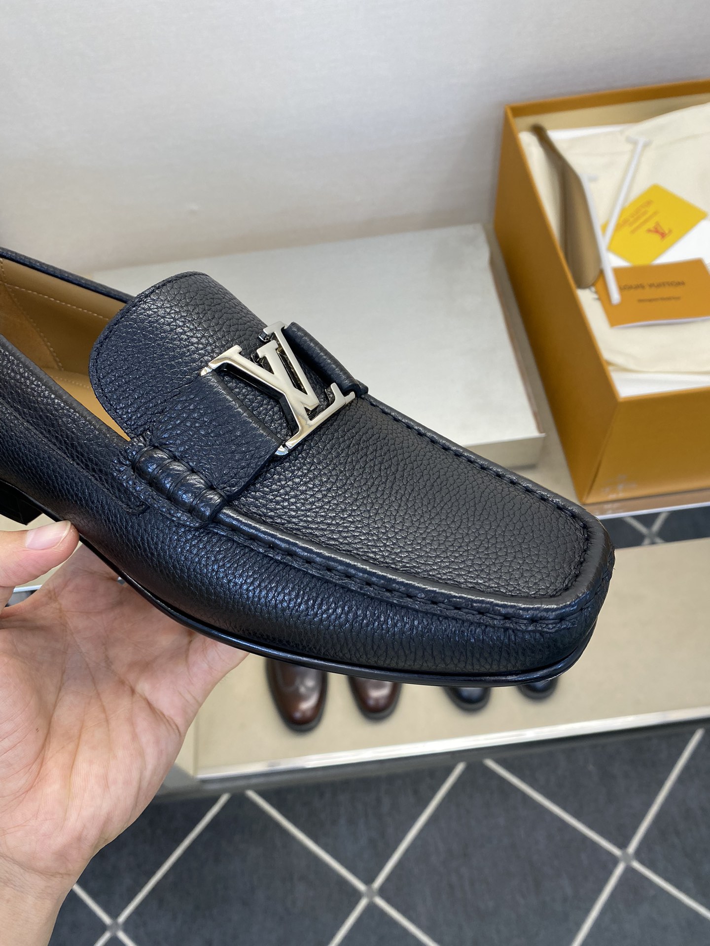 L*V独家高品スタイリッシュレザーシューズ