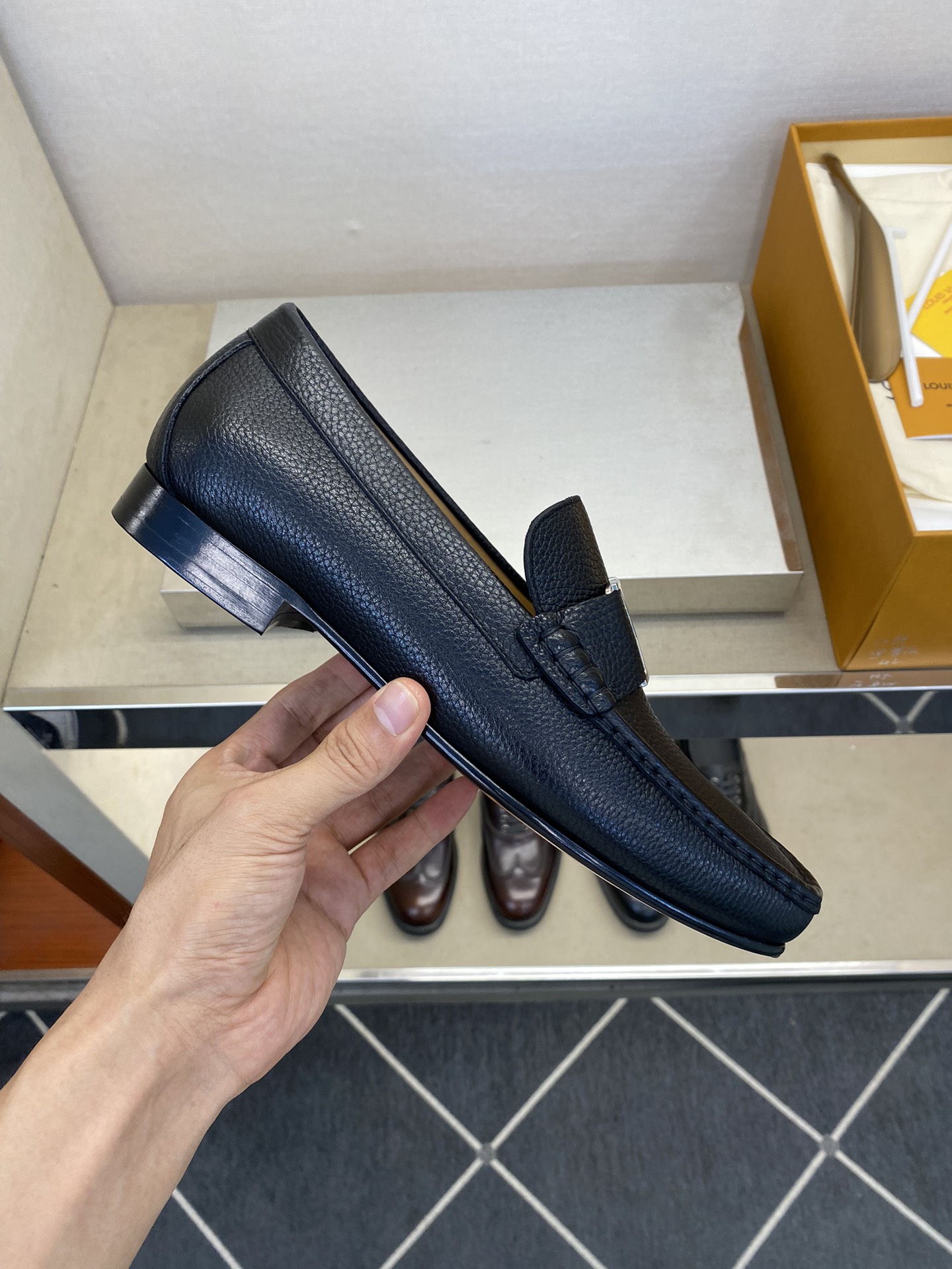 L*V独家高品スタイリッシュレザーシューズ