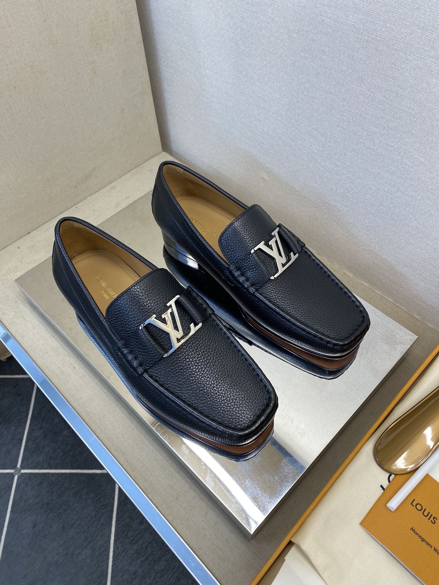 L*V独家高品スタイリッシュレザーシューズ