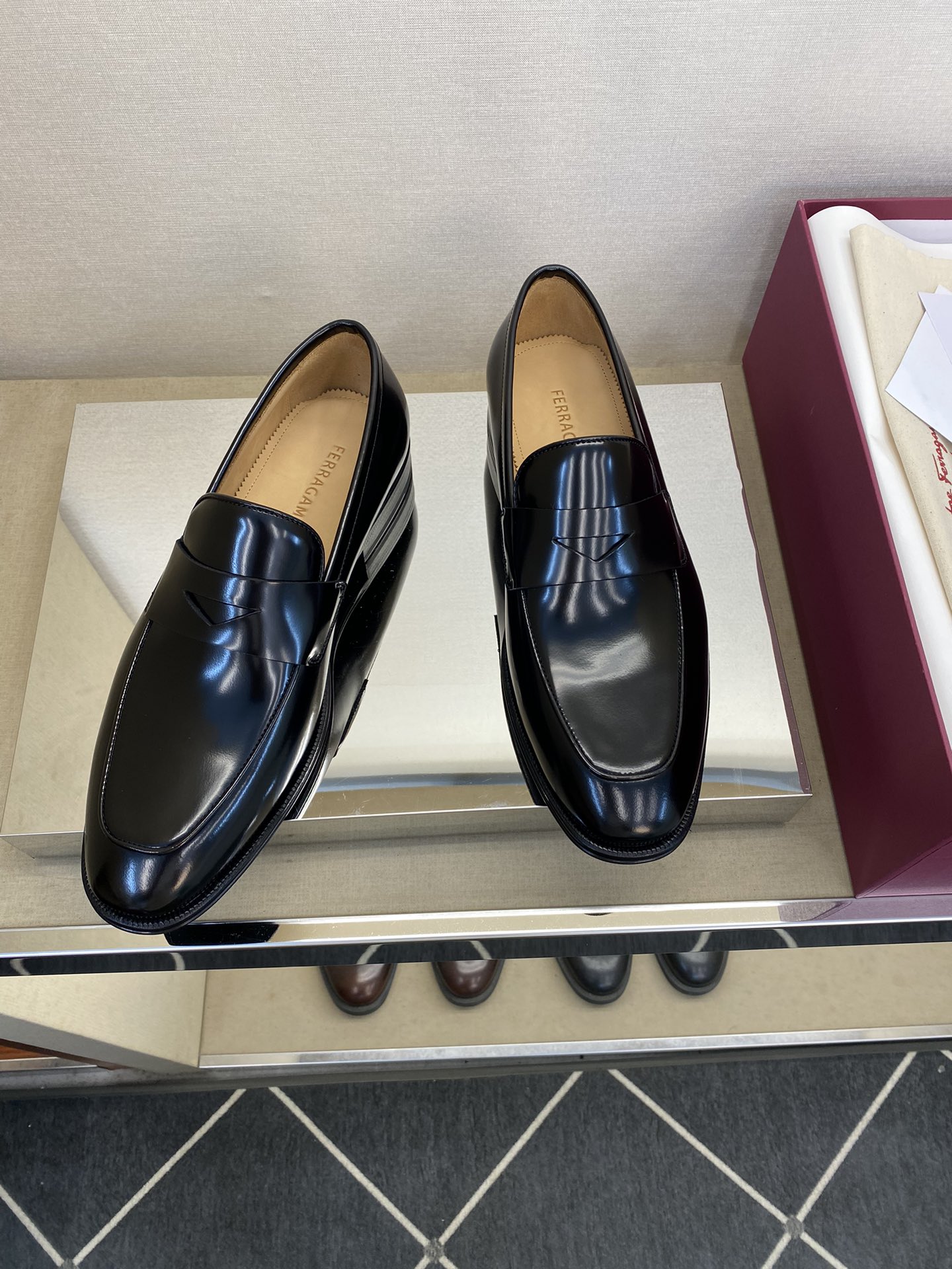 NO:270374,【SF】 Top crafts, fashionable formal leather sole, regular size 39-44, (5-10) Fashionable leather shoes!  Top-level handicrafts [Strong] Italy imported the raw leather calfskin (super texture and feel), imported calfskin inside, and fully imported leather genuine leather is added to the bottom!  !  Super ritual sense!  Gentlemanly style!  38,45 Custom made no return or exchange, cowhide19860909【SF】 顶尖工艺品 时尚正装皮底 正码39一44,(5 －10) 时尚小皮鞋！顶级手工艺[强]意大利全面进口原皮料小牛皮(超强质感、手感),内里进口小牛皮,全进口皮丕真皮注朔大底！！超级仪式感！绅士风！38,45订做不退换,,cowhide,Men's shoes