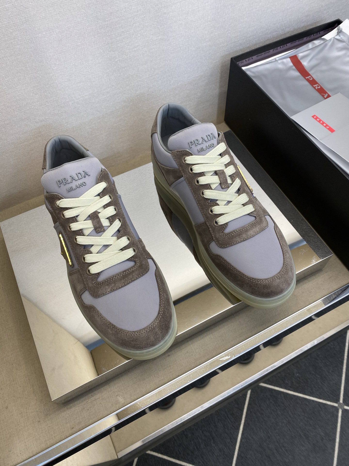 NO:357763,【PRA＊】 High-grade, top-notch craftsman casual model, regular code 39-44 (5-10) updated simultaneously!  Original single high-quality products. Exclusive original single customized recycled nylon latest brand element triangle tower with grained calfskin!  Full calfskin is attached to the inner lining, latex force foot pad!  Original TPU bottom!  goods!  Look at the details carefully, the texture is super strong!  But 11 can withstand all kinds of tests!  2EE 364,38,45 Customized No Returns and Exchanges, Prada, cowhide19860909【PRA＊】 高品级,顶尖工艺 男士休闲款 正码39一44(5－10） 同步更新！原单高品.独家原单订制再生尼龙最新品牌元素三角塔配粒面小牛皮！内里附垫全小牛皮,乳胶回力垫脚！原TPU大底！货！品质细看细节图,质感超强！可11经得起各种考验！2EE 364,38,45定做不退换,,prada,cowhide,Men's shoes
