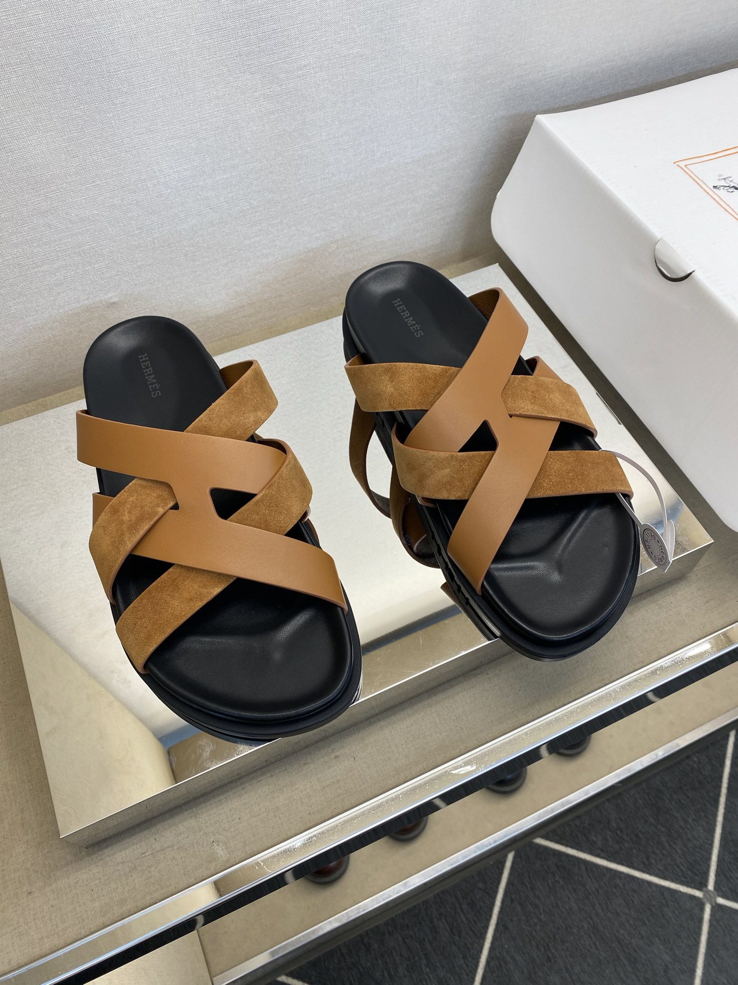 NO:280252,【HEM＊】 High-quality, top crafts men's genuine leather slippers, regular size 38-44 (4-10) will be released simultaneously!  goods!  Top-level handicraft [Strong] Original calfskin (super texture and feel), full calfskin pad, super texture!  Thickened latex mid-pad, rubber anti-slip large sole!  !  Super comfortable!  45,46 customized, slippers, cowhide19860909【HEM＊】 高品质,顶尖工艺品 男士真皮拖鞋 正码38－44(4一10） 同步发售！货！顶级手工艺[强]原版小牛皮(超强质感、手感),全小牛皮包垫,质感超强！加厚乳胶中垫、橡胶防滑大底！！超强舒适感！45,46订做,,slippers,cowhide,Men's shoes