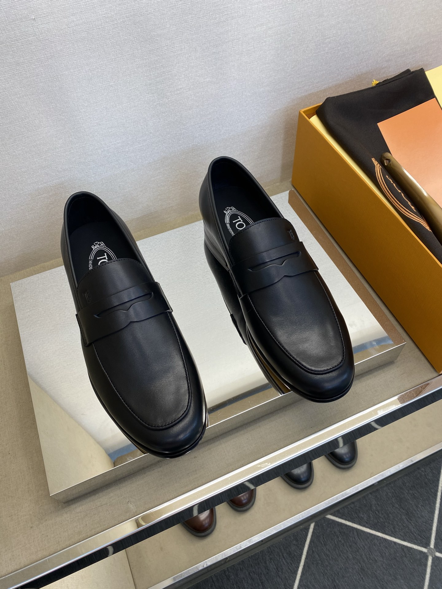 NO:346798,【TOD＊】Team Derby shoes genuine leather sole model, size 39-44 (5-10) Casual catwalk leather shoes!  Pure and high quality can be compared 11!  Original calfskin suede in fabric!  Imported specially ordered original water-dyeed calfskin in the inner li!  More comfortable and breathable!  Top craftsmanship style!  Imported leather leather big sole!  High-end and atmospheric!  38,45 Custom made, Tod's, cowhide, Leather soles19860909【TOD＊】 走秀德比鞋真皮底款 码39一44(5一10） 休闲走秀皮鞋！纯正高品质可11比较！面料原版小牛皮绒面！内里进口特订原版水染小牛皮！更舒适透气！顶端手工艺款！进口皮丕真皮大底！高端大气！38,45定做,,Tod's,cowhide,Leather soles,Men's shoes