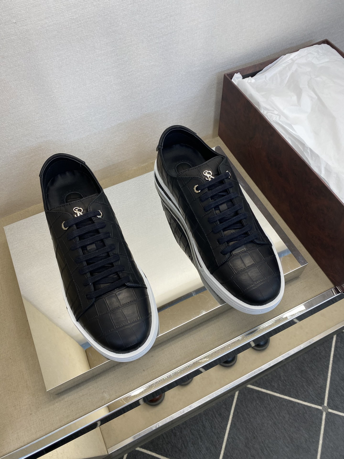 NO:357806,【STEFANO RI ＊CI】 High-grade, handmade artwork, casual sneakers, regular size 39-44 (5-10) 45 customized, the latest and easy-to-use casual shoes!  Honorable Eagle Head brand image design!  Focus on high-end handmade customization brands!  Fabric calfskin pressed crocodile pattern, calfskin inside!  Calfskin with latex backing foot pad!  Rubber non-slip large sole!  goods!  Look at the details carefully, the texture is super strong!  But 11 can withstand all kinds of tests!  ,,sneakers,cowhide19860909【STEFANO RI ＊CI】 高品级,手工艺术品 休闲运动鞋 正码39一44(5－10）45定做 最新轻松驾驭的休闲鞋款！尊贵鹰头品牌形象设计！专注高端手工定制品牌！面料小牛皮压鳄鱼纹,内里小牛皮！小牛皮附垫乳胶回力垫脚！橡胶防滑大底！货！品质细看细节图,质感超强！可11经得起各种考验！,,sneakers,cowhide,Men's shoes