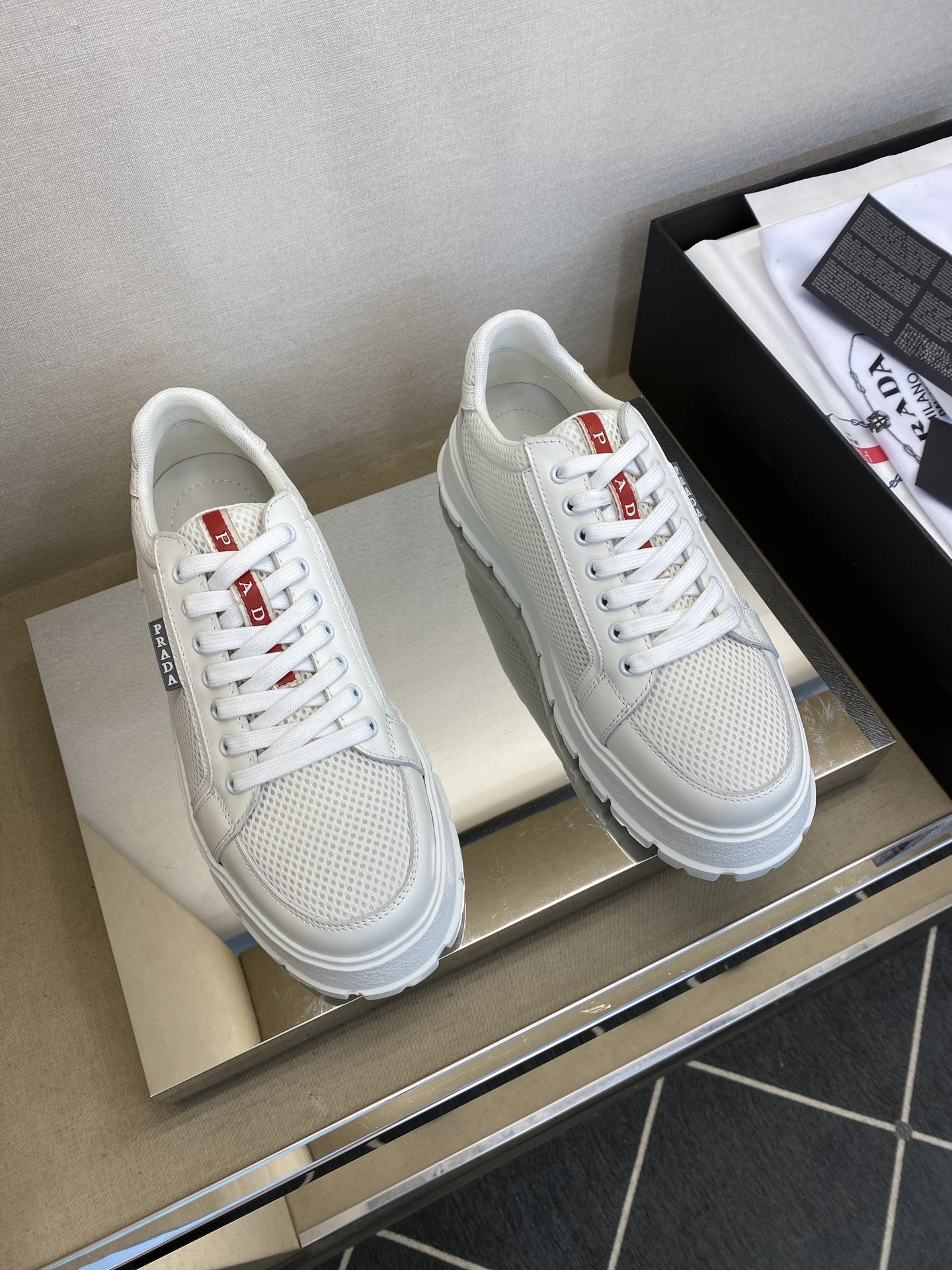 NO:344640,【PR＊】 High-grade, top-notch craftsman casual style, regular size 39-44 (5-10) Classic skateboard shoes!  Unique brand triangle logo image design!  Original calfskin with Sanming mesh fabric!  Inner sports mesh cloth, calfskin cushion!  Latex resilience foot pad!  Primary bubble rebounds the bottom!  goods!  Look at the details carefully, the texture is super strong!  But 11 can withstand all kinds of tests!  ,,cowhide19860909【PR＊】 高品级,顶尖工艺 男士休闲款 正码39一44(5－10） 经典滑板鞋款！独特品牌三角徽标形象设计！面料原小牛皮配三明冶网布！内里运动网布,小牛皮附垫！乳胶回力垫脚！原化泡回弹大底！货！品质细看细节图,质感超强！可11经得起各种考验！,,cowhide,Men's shoes