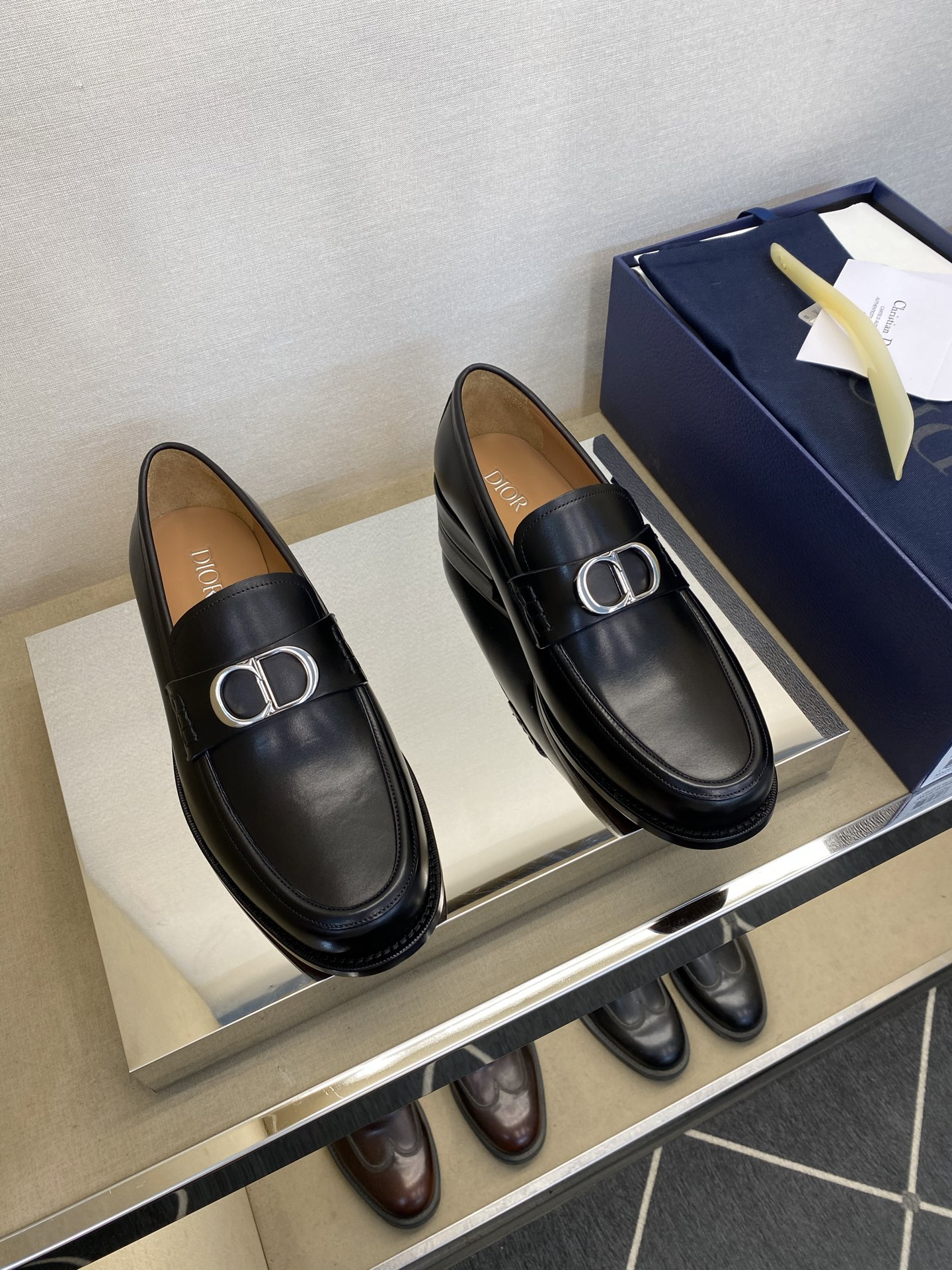NO:353567,Top quality!  【DiO＊】Official leather shoes!  Pure and high quality can be compared 11!  Original calfskin fabric!  Inside calfskin with tree cream bark!  Goodyear handmade payment!  The entire leather is fully covered with a large bottom!  39-44, (5-10)!  38,45 customized!  ,dior,cowhide19860909顶尖品质！【DiO＊】正装皮鞋！纯正高品质可11比较！面料原版小牛皮！内里小牛皮配树膏皮！固特异手工款！全系真皮注朔大底！39一44,(5－10）！38,45定做！,,dior,cowhide,Men's shoes