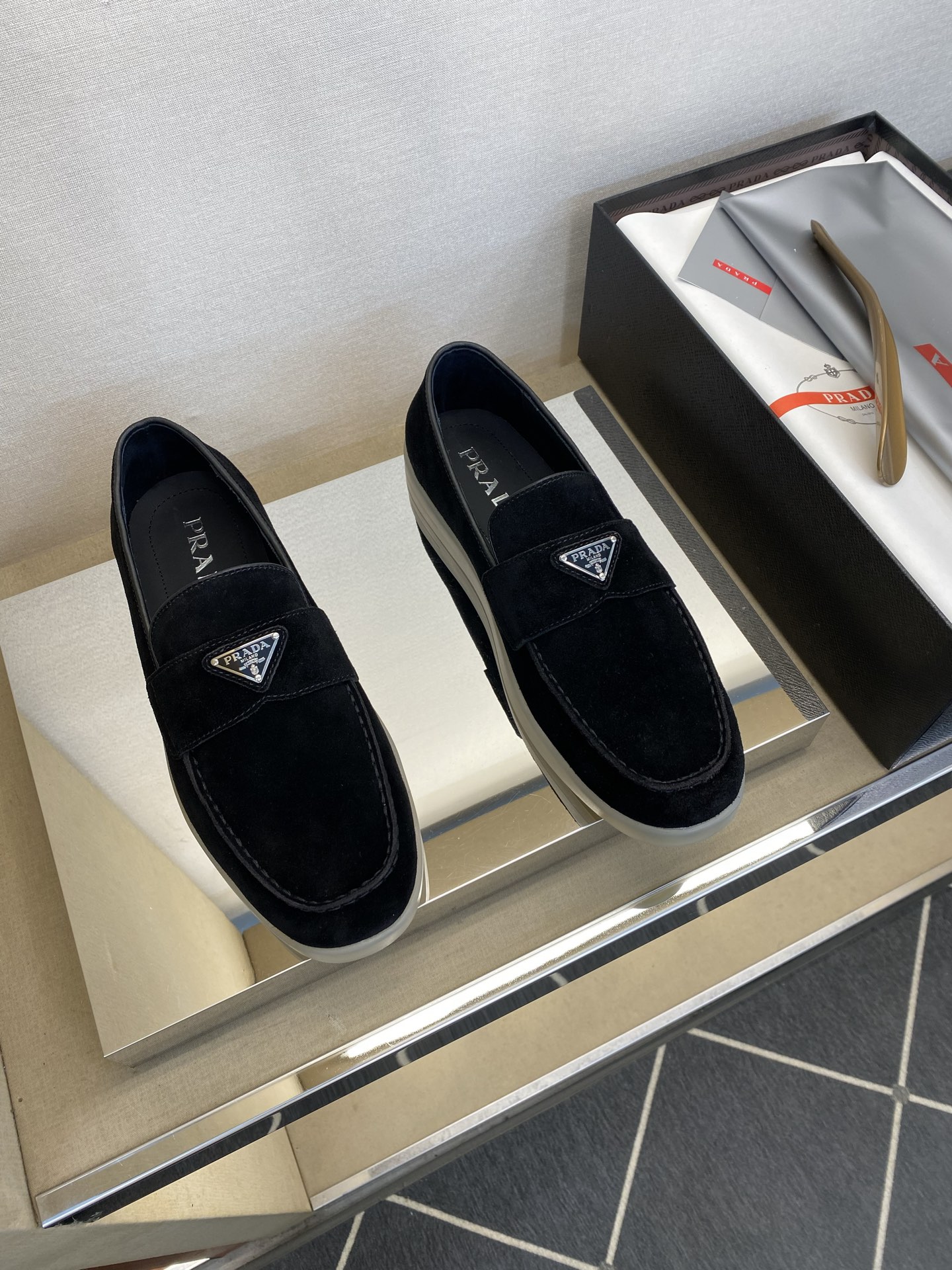 ⚠️【PRA＊】⚠️高品质，四季款⚠️男士休闲款正码：39一44(5－10）  (黑、兰、灰、杏)⚠️经