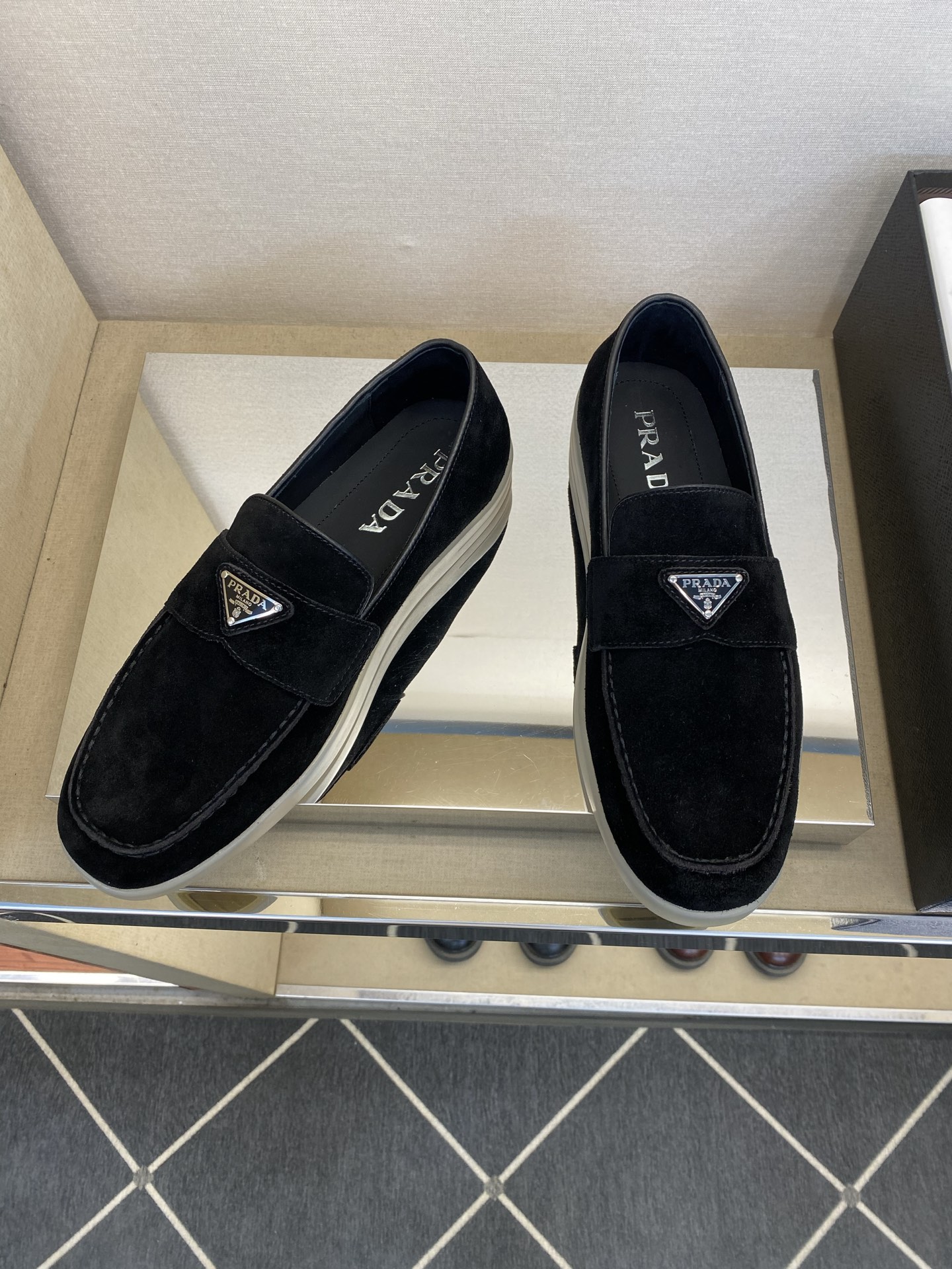 ⚠️【PRA＊】⚠️高品质，四季款⚠️男士休闲款正码：39一44(5－10）  (黑、兰、灰、杏)⚠️经