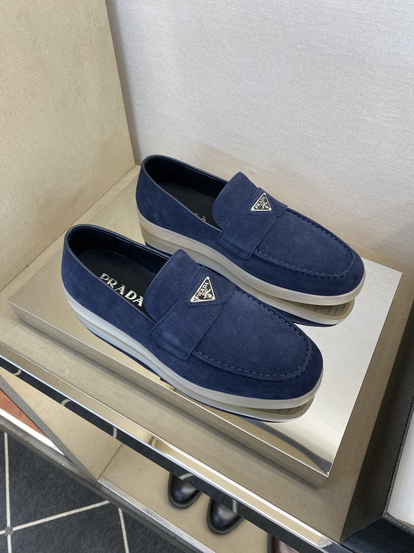 ⚠️【PRA＊】⚠️高品质，四季款⚠️男士休闲款正码：39一44(5－10）  (黑、兰、灰、杏)⚠️经