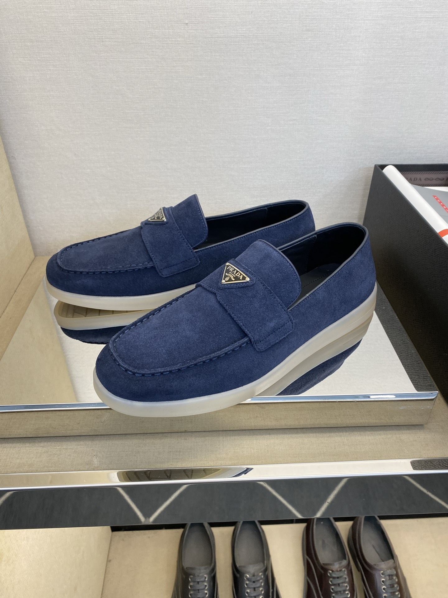 ⚠️【PRA＊】⚠️高品质，四季款⚠️男士休闲款正码：39一44(5－10）  (黑、兰、灰、杏)⚠️经
