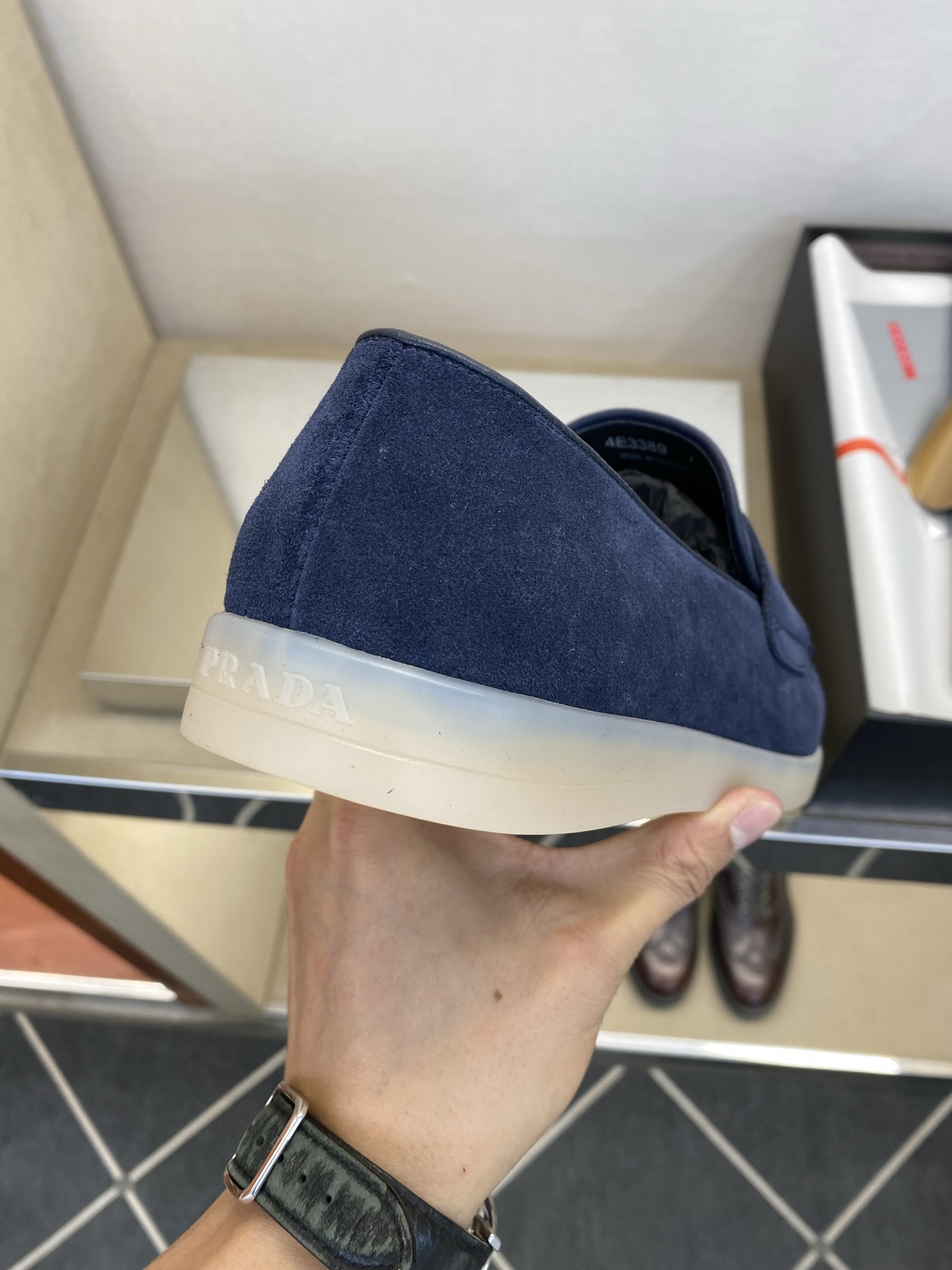 ⚠️【PRA＊】⚠️高品质，四季款⚠️男士休闲款正码：39一44(5－10）  (黑、兰、灰、杏)⚠️经